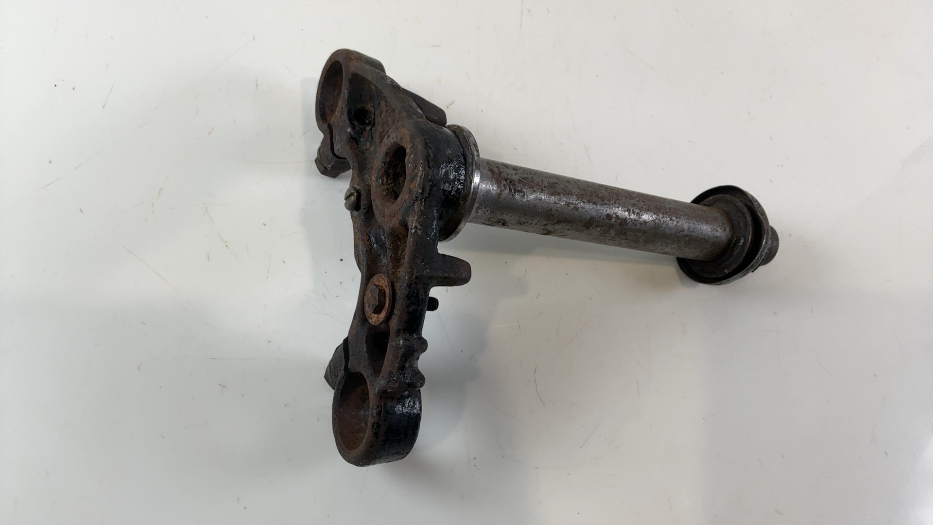 Yamaha RX100 100cc Lower Fork Bridge Triple Tree Yoke 1985-1990 OEM 1R6-23340-00 - Image 2