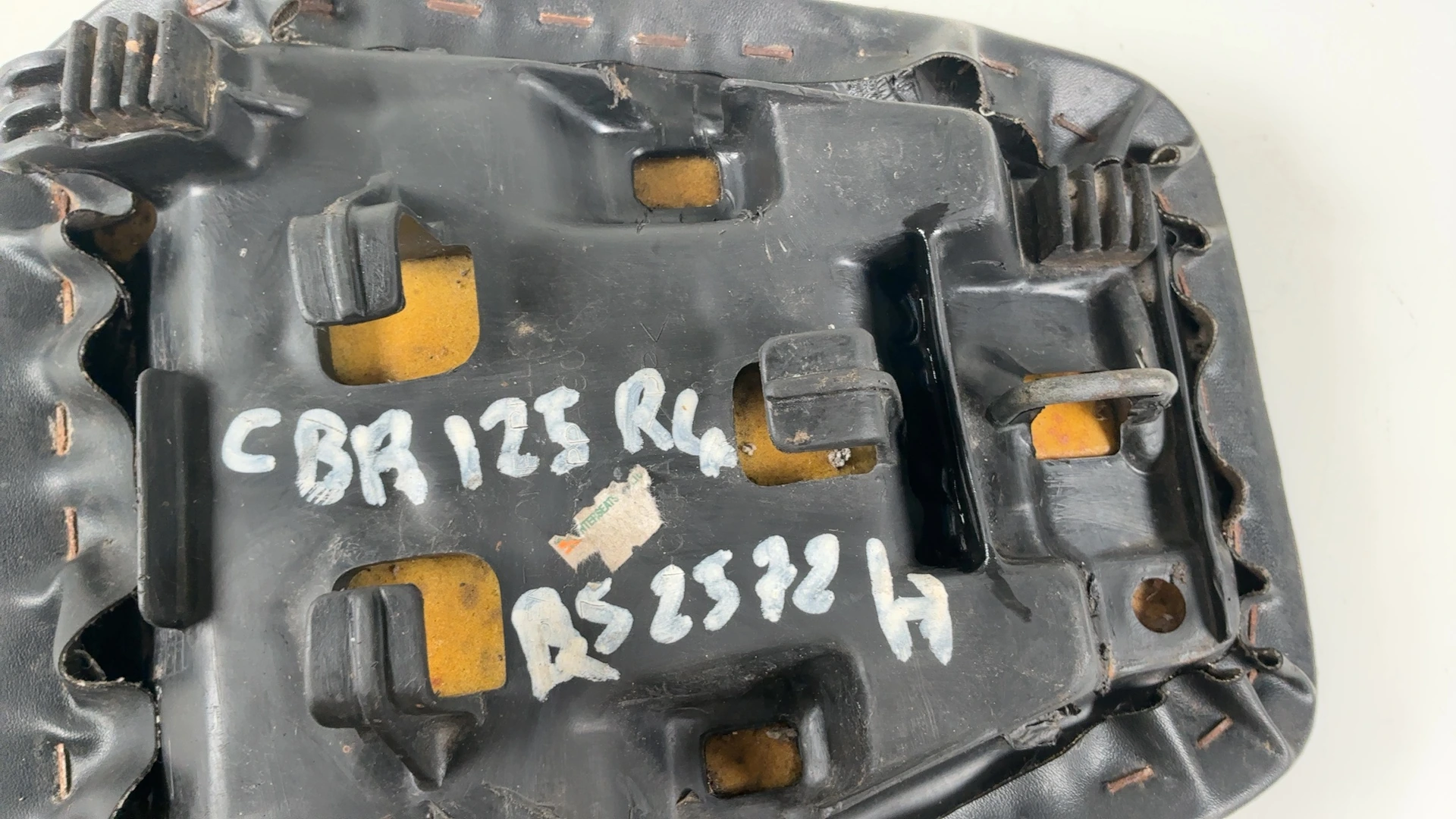 Honda CBR125R JC34 125cc Rear Passenger Pillion Seat 2004-2006 OEM 77300-KPP-900 - Image 6