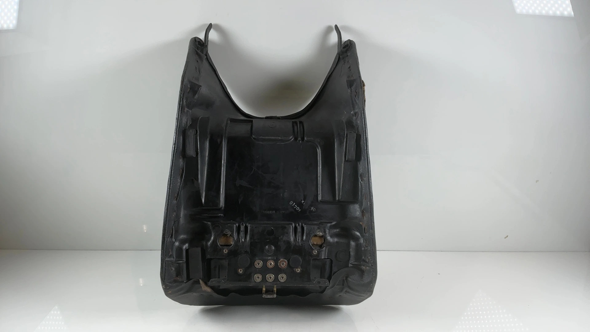 Honda ST1100 ST1100A 1100 Front Rider Seat 1990-2002 OEM 77200-MT3-000ZA - Image 2