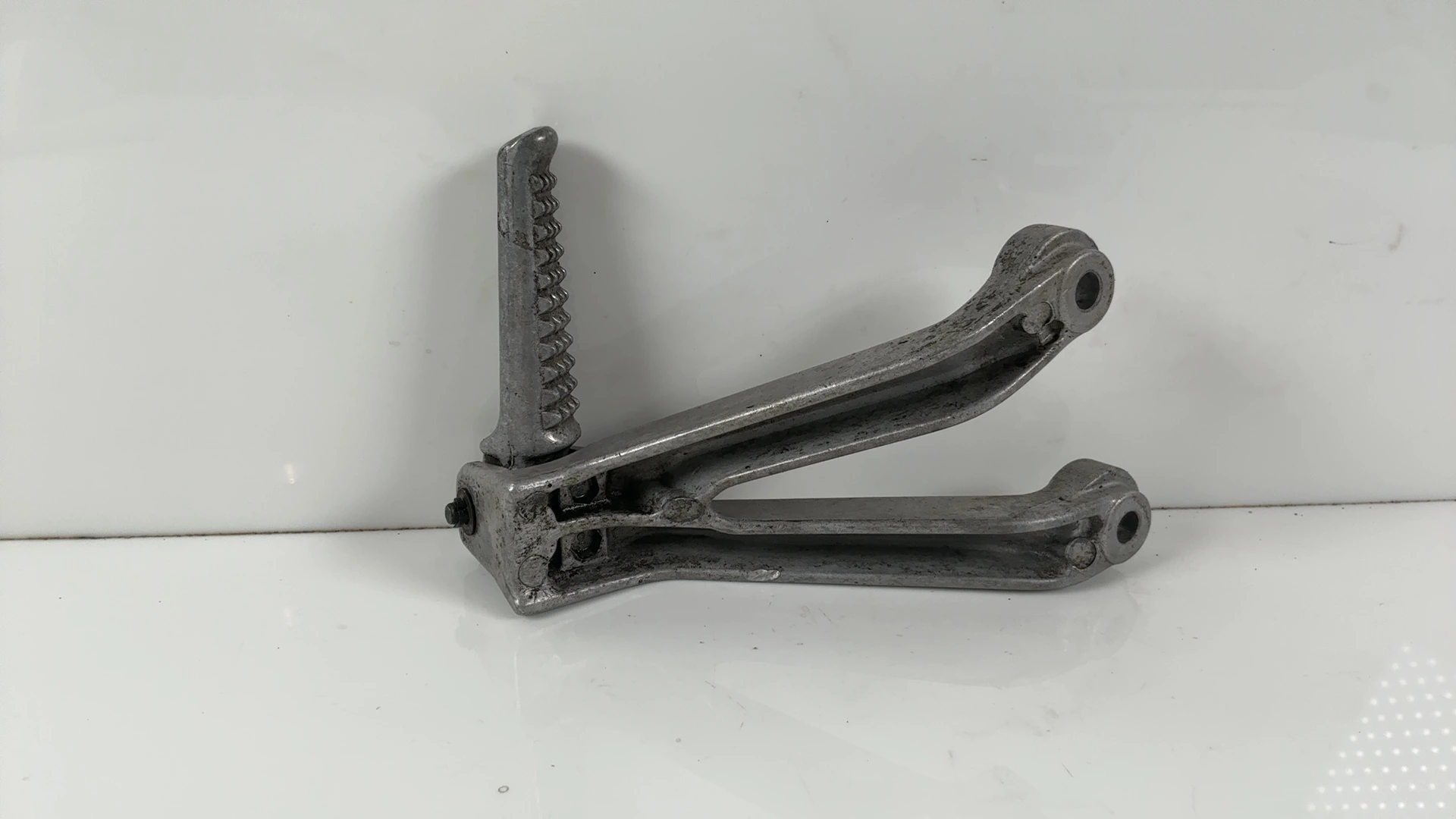Honda CBR900RR CBR929RR 929cc Left Footpeg Bracket 2000-2001 OEM 50760-MCJ-000 - Image 2