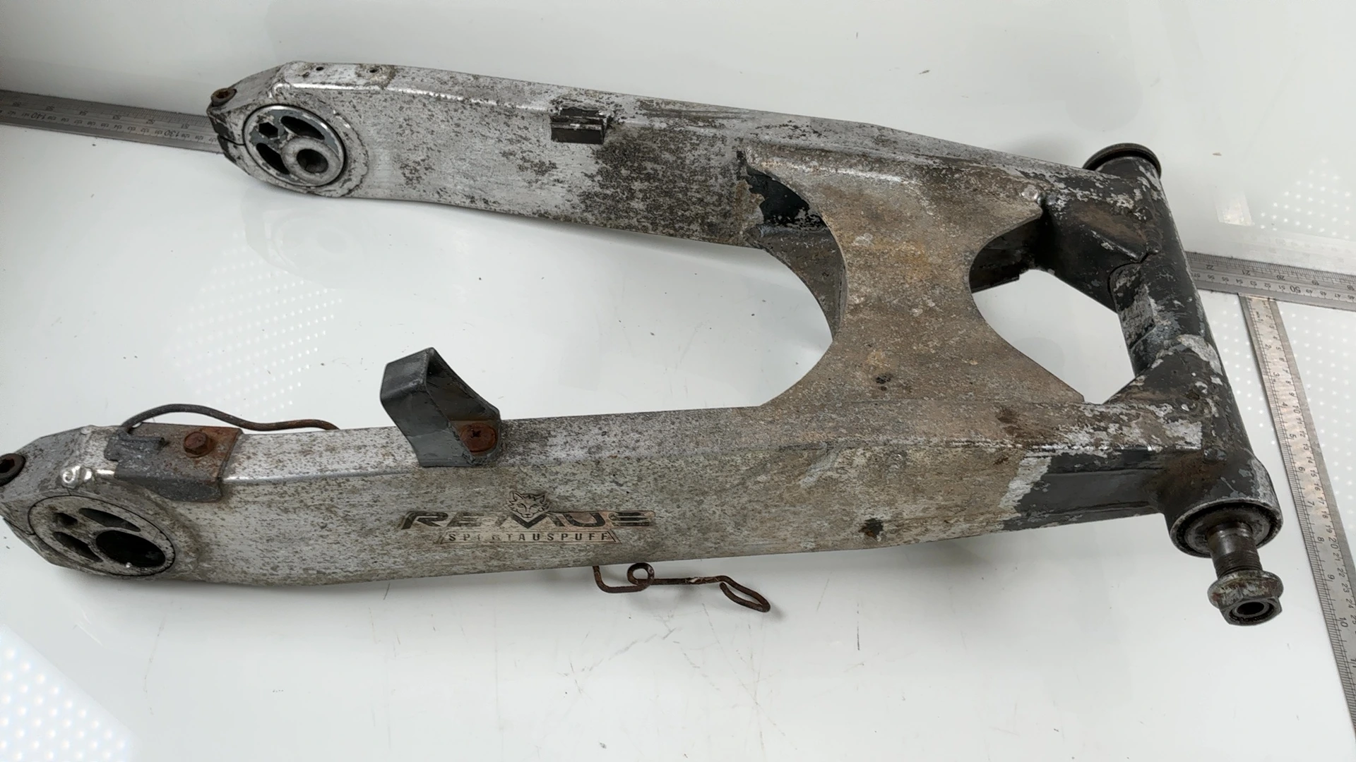 Kawasaki Ninja ZZR1100 ZX1100C 1100 Rear Swing Arm 1990-1992 OEM 33001-1351-HN - Image 3