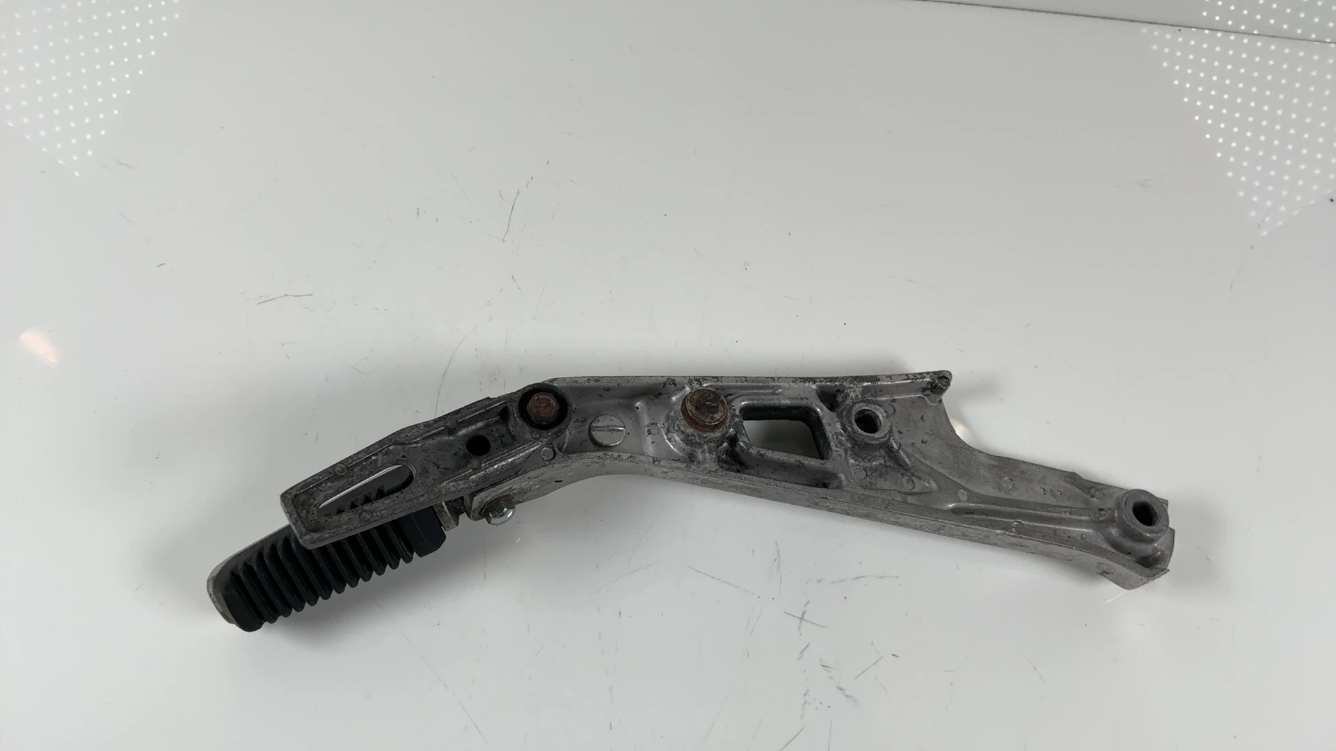 Suzuki GS700ES GS700 700 CC Left Rear Footrest Peg Bracket 1984-1985 43700-31300 - Image 4