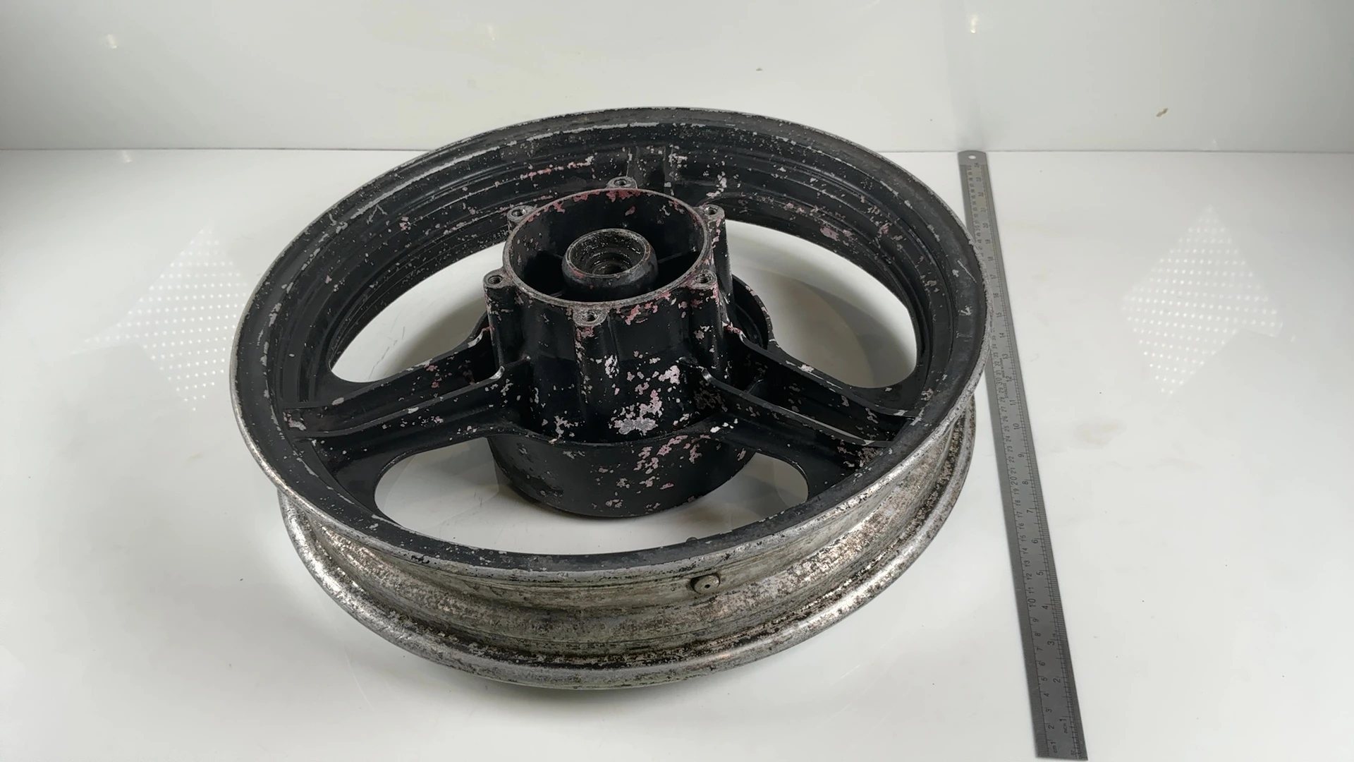 Kawasaki GPz750 ZX750A 750cc Rear Wheel Rim 1983-1985 OEM 41073-1216-J9 - Image 3