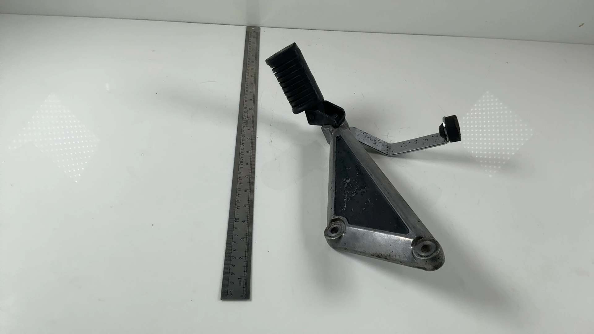 Kawasaki KZ650 CSR 650cc Left Rear Footrest Bracket 1980 1981 OEM 35011-1080 - Image 4