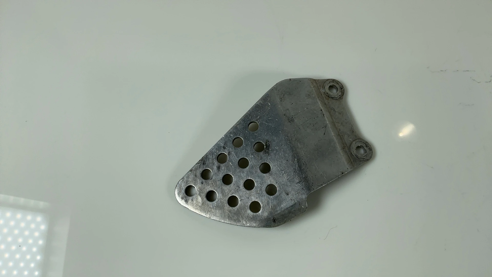 Honda CBR900RR SC33 900cc Right Front Heel Step Guard 1998-99 OEM 50607-MAS-E00 - Image 1