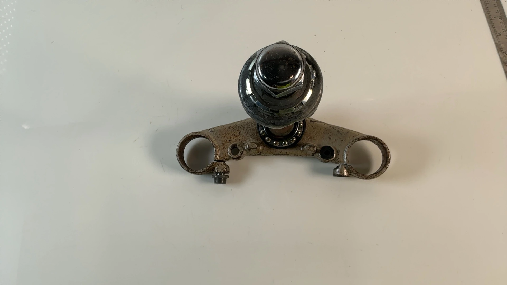 Honda CB-1 CB400F 400cc Lower Fork Triple Tree Yoke 1989-1991 OEM 53200-KBE-000 - Image 4