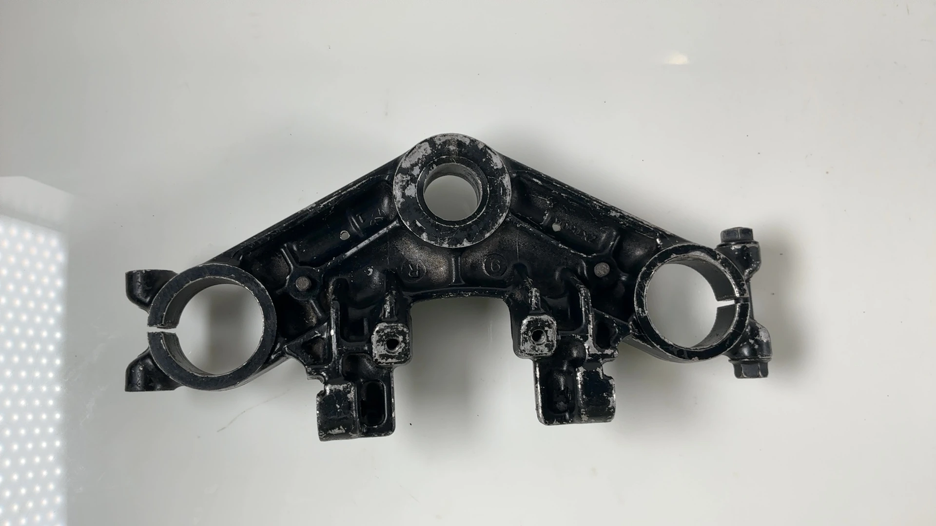 Kawasaki GPz750 ZX750A 750CC Upper Fork Bridge Yoke 1983-1985 OEM 44039-1073 - Image 1