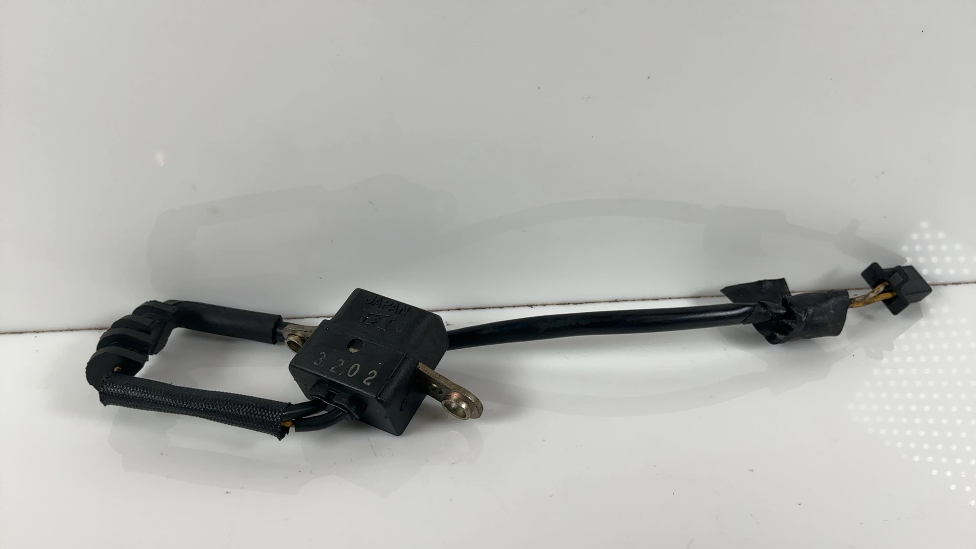 Honda CBR900RR Fireblade 900cc Ignition Pulse Pick Up Coil 1998-99 30300-MW0-000 - Image 1