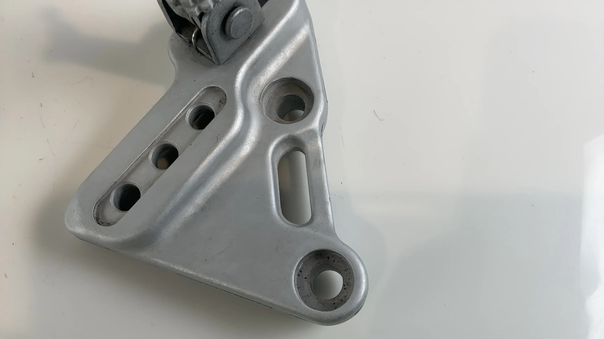 Gilera DNA 125 180 Front Left Footrest Peg Hanger Bracket 2000-2007 OEM 576939 - Image 5