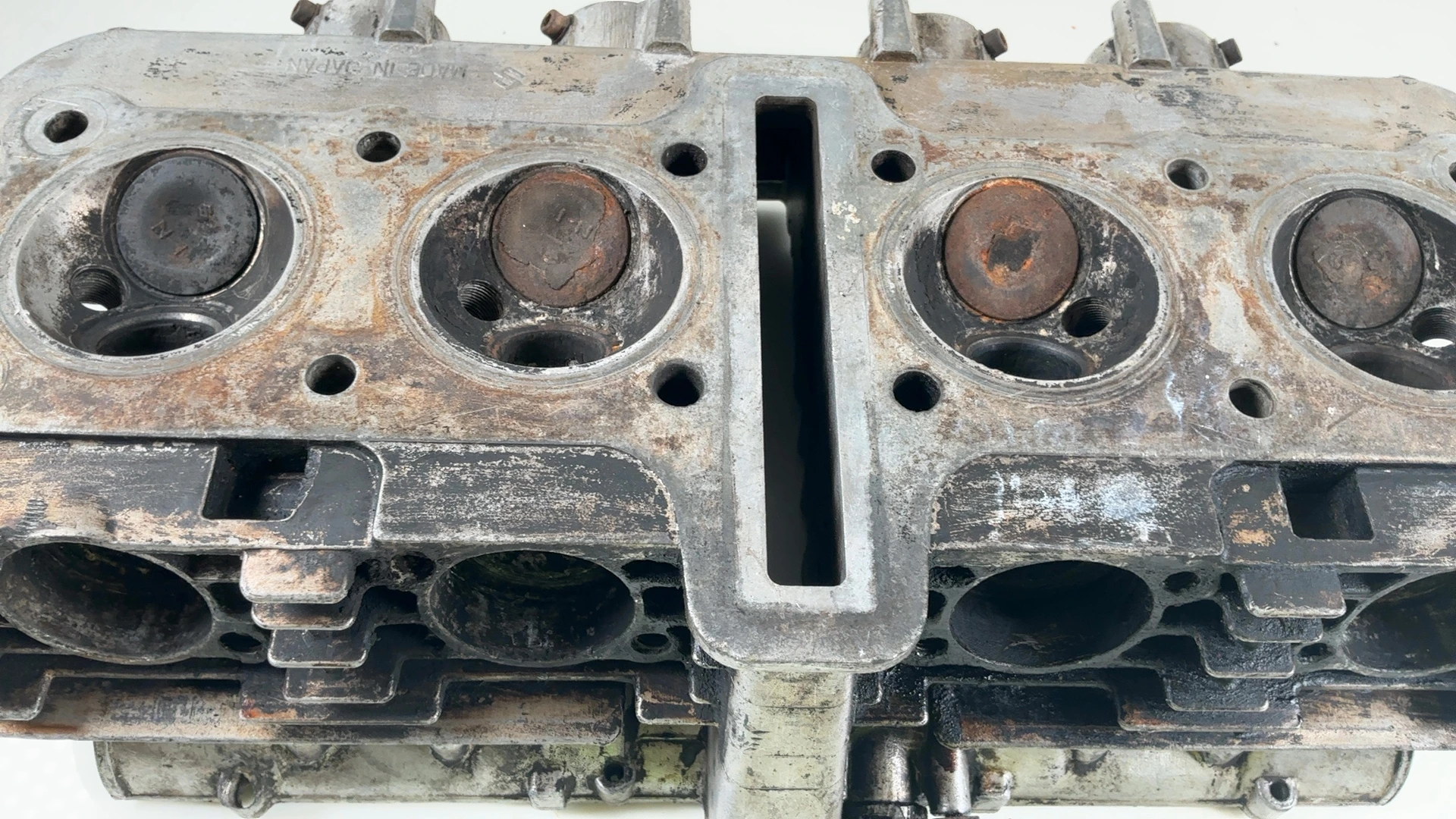Suzuki GS750 GS750E 750 CC Cylinder Head 1976-1978 OEM 11100-45002 - Image 9
