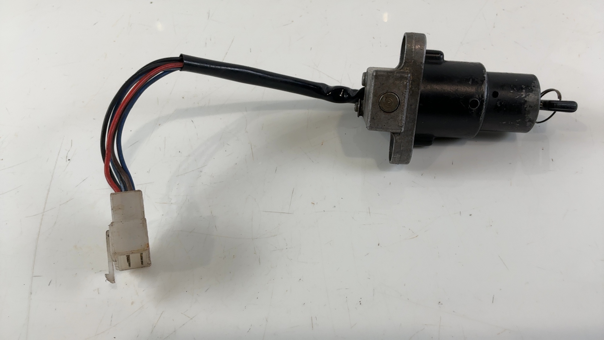 Yamaha RD125LC Mk1-Mk3 125cc Ignition Key Switch 1982-1987 OEM 4L0-82508-30 - Image 1