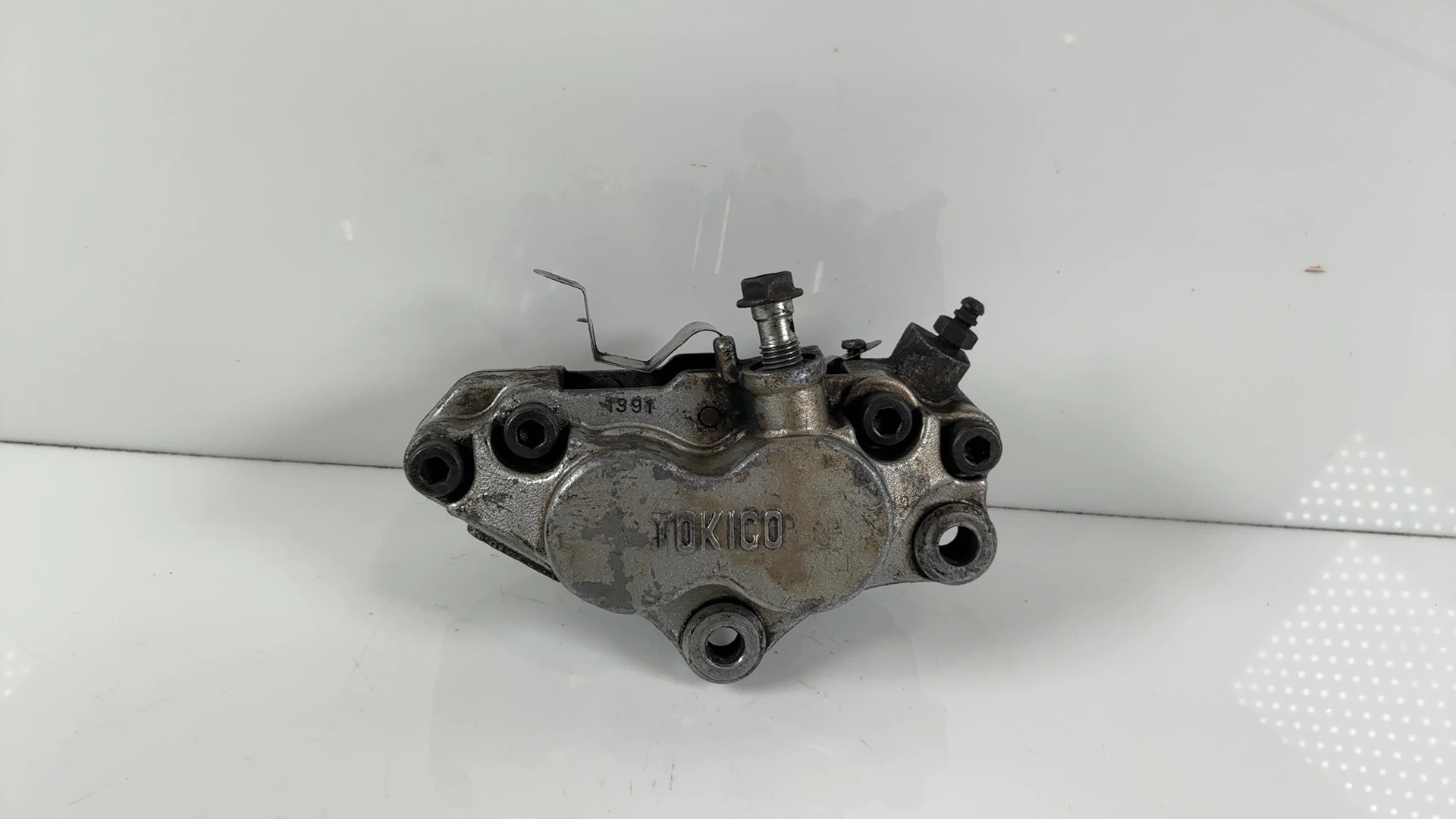 Kawasaki Ninja ZXR750 ZX750-H1 750cc Front Right Brake Caliper 1989 OEM 43041-1399 - Image 1