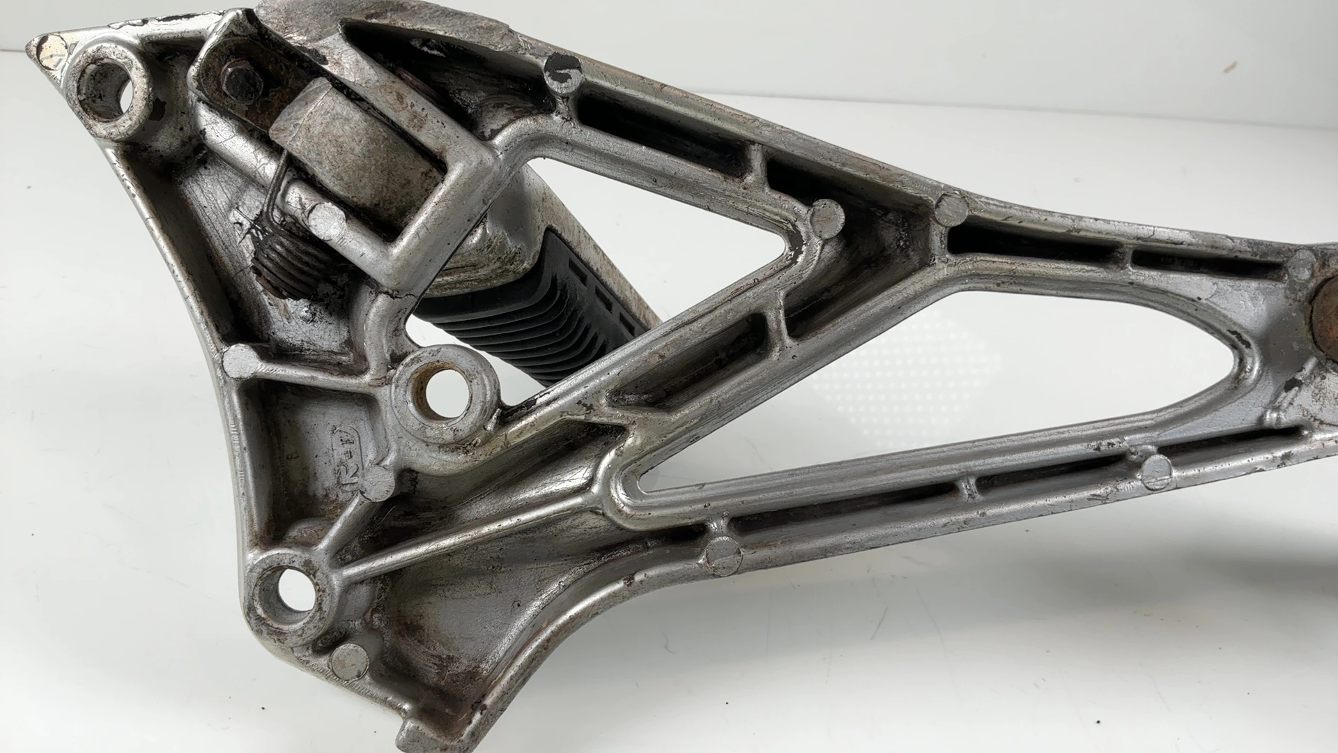 Suzuki GSX550 EF ES GN71D 550 Left Footrest Bracket Hanger 1983-87 43521-43400 - Image 6