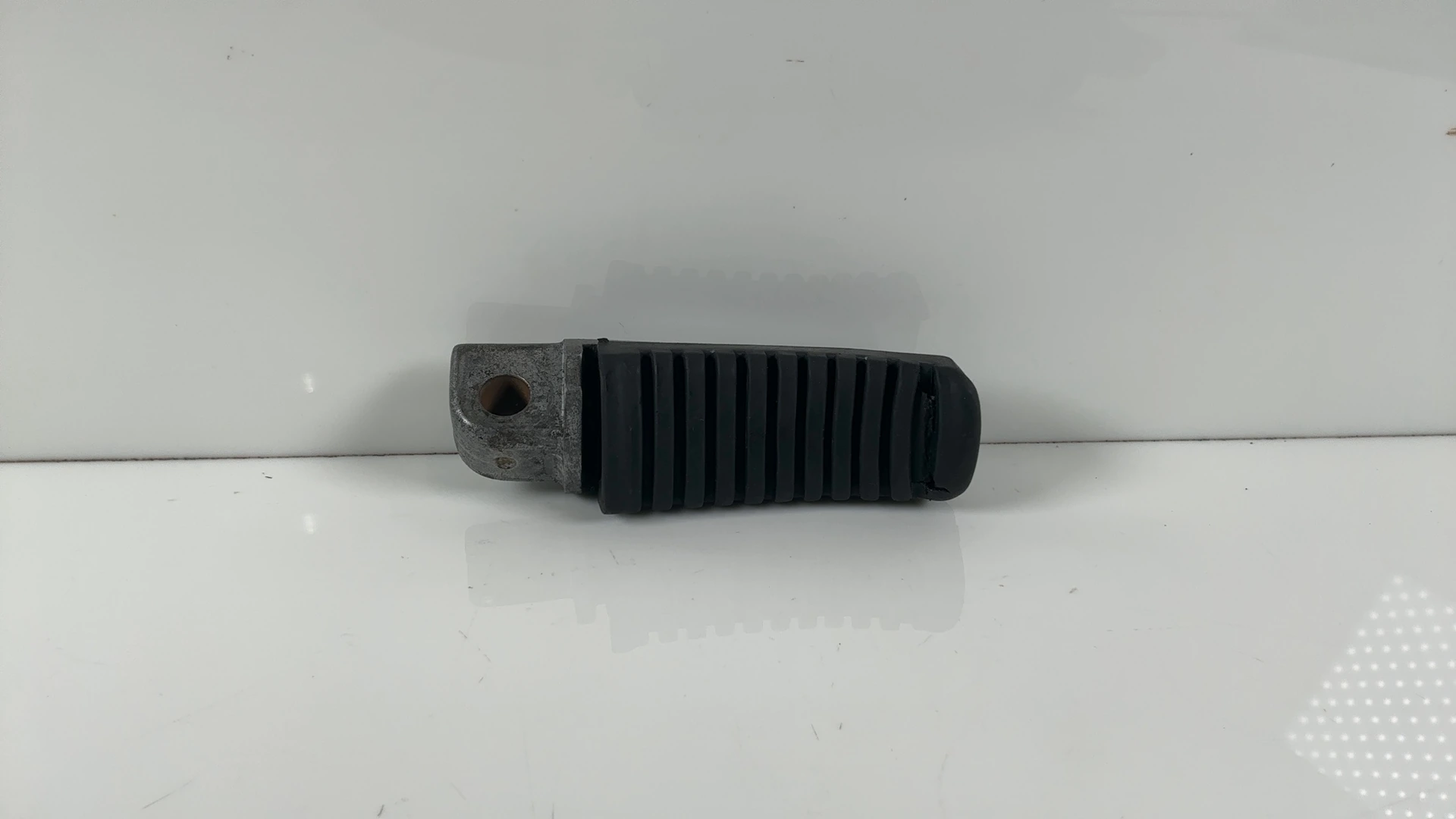 Kawasaki GPZ1000RX ZX1000A 1000CC Right Rear Foot Peg 1986 1987 OEM 34028-1122 - Image 1