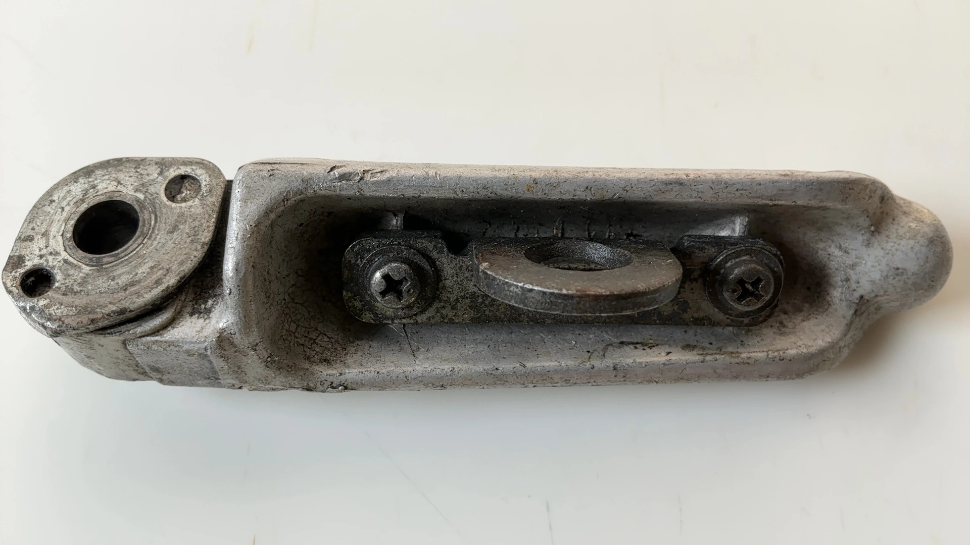 Suzuki GSX-R 750 GR75A 750cc Rear Right Footrest Peg 1985-1987 OEM 43601-27A00 - Image 2