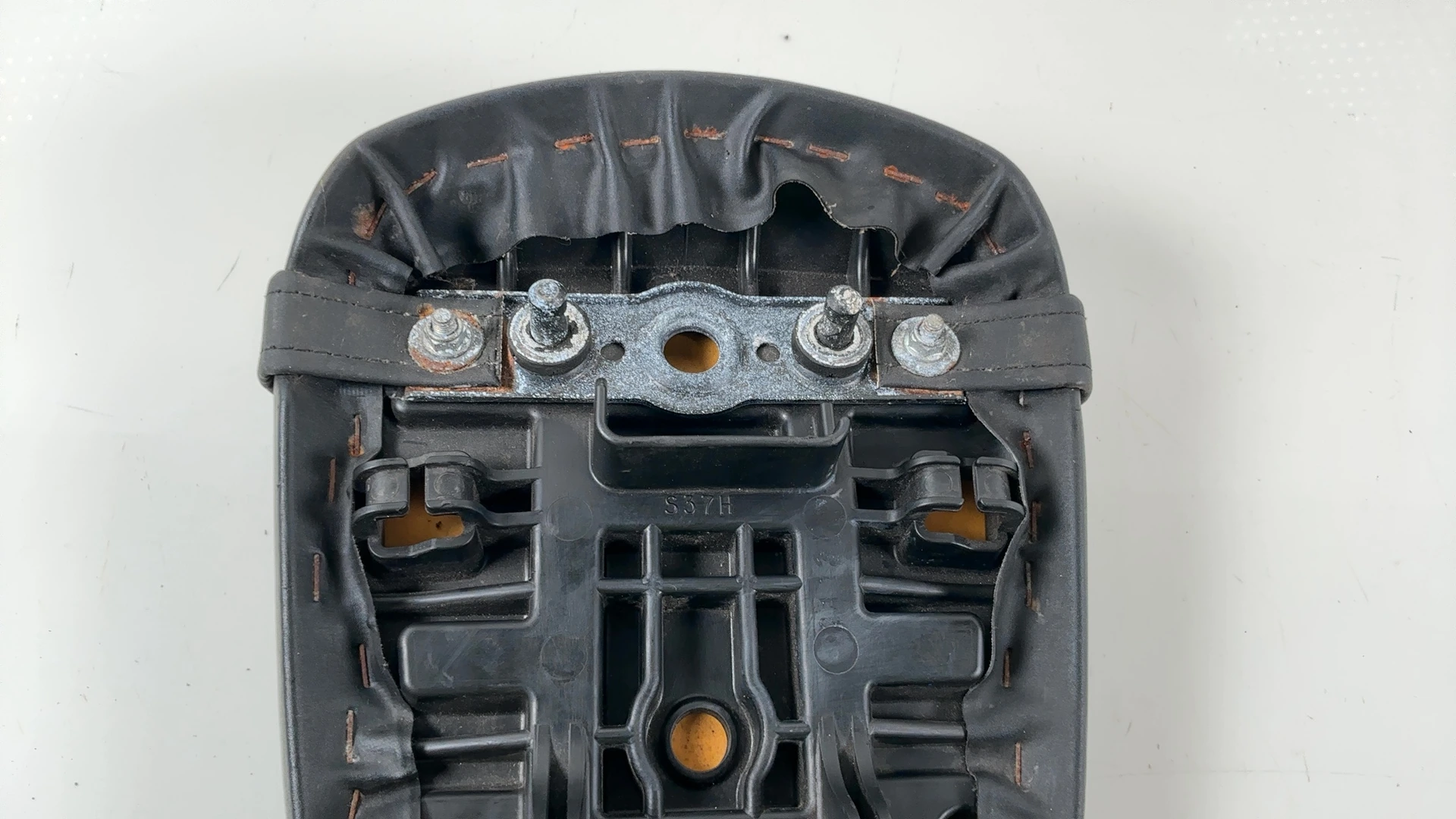 Suzuki GSXR 600 GSX-R600 600cc Rear Passenger Seat 2008 2009 OEM 45300-37H00-6BY - Image 6