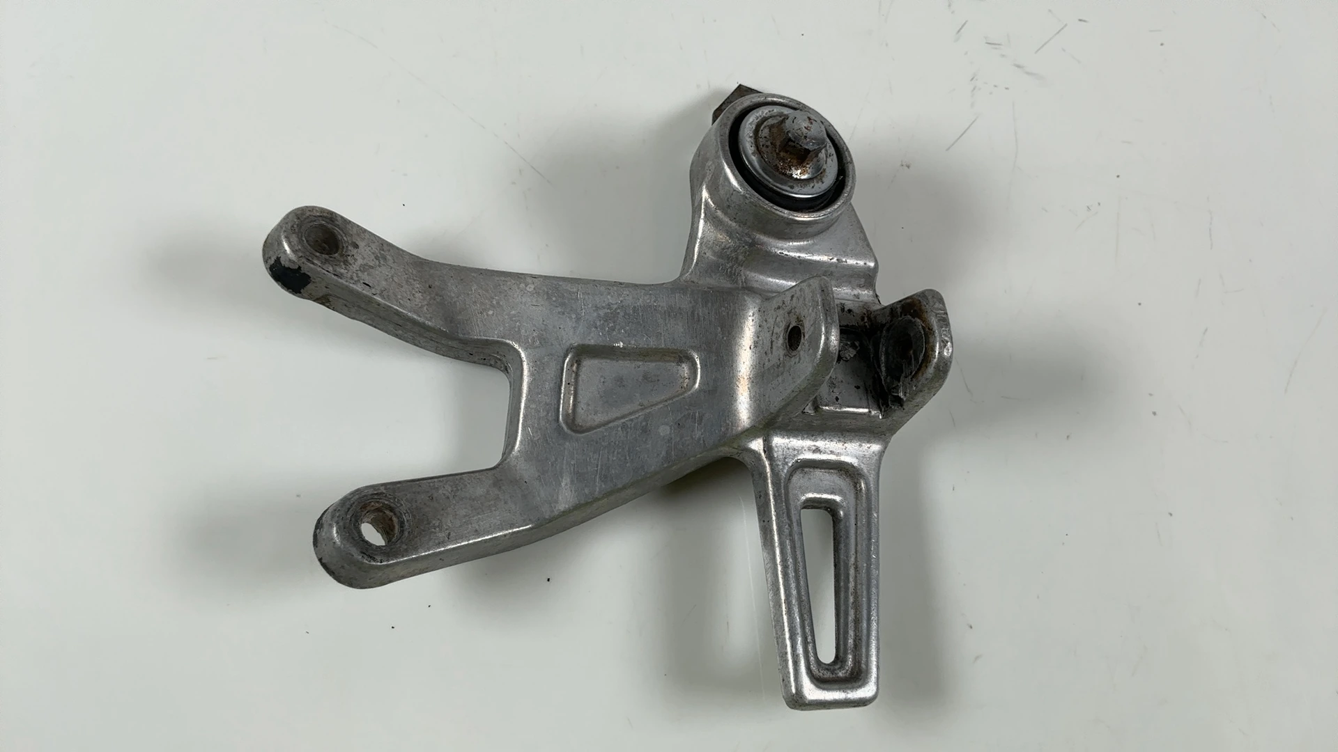 Yamaha FZR 1000 FZR1000 1000cc Right Rear Footrest Bracket 1987-88 2GH-2742L-00 - Image 6