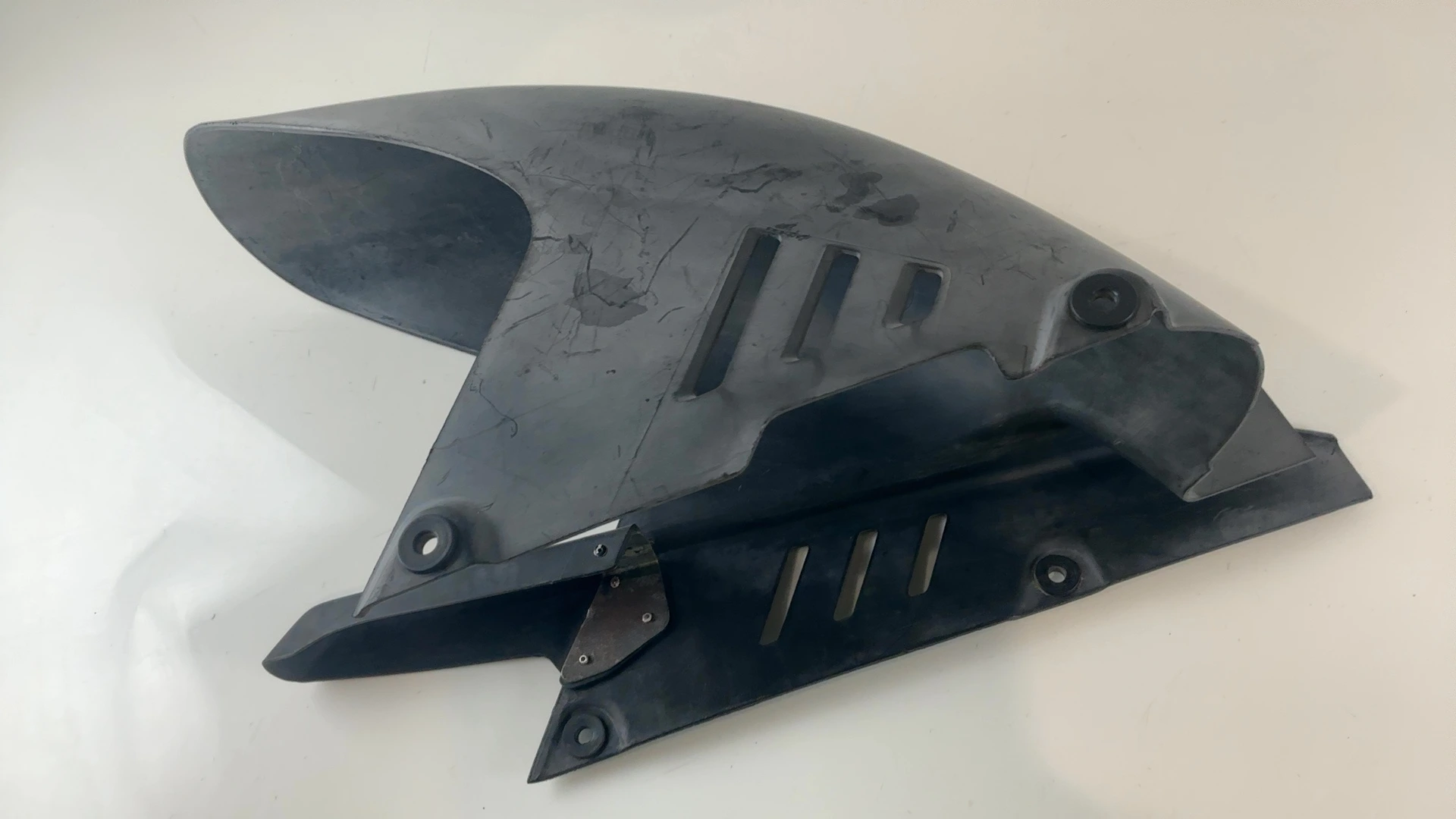 Suzuki RGV250 VJ21 250 CC Rear Fender Mudguard Hugger 1988-1990 OEM 63110-32C00 - Image 6