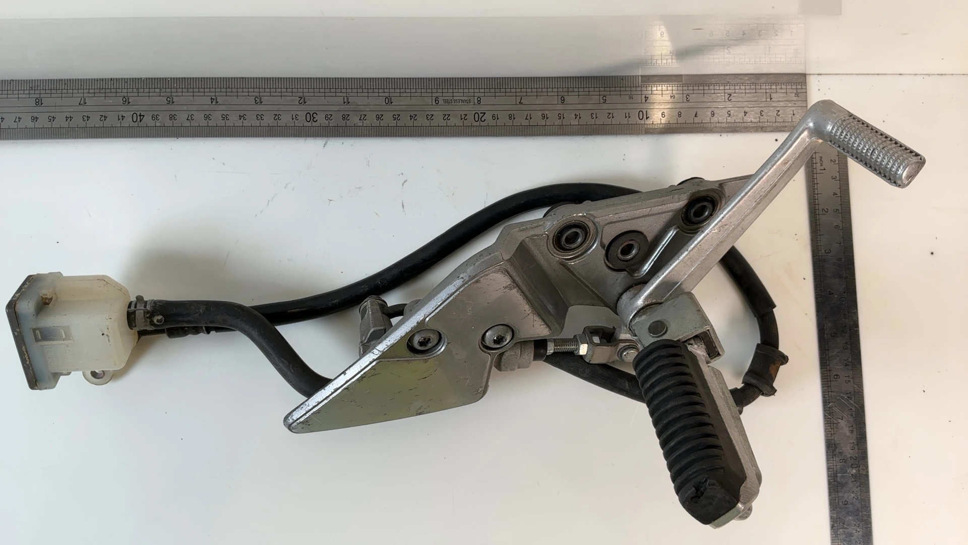 Suzuki Bandit GSF1200 1200 CC Right Rearset Brake Pedal 2001-2006 OEM 31E10-E - Image 3