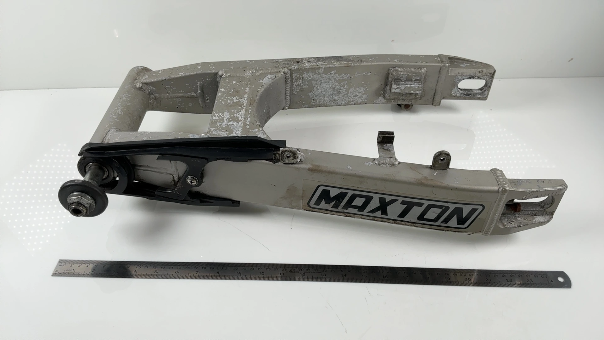 Kawasaki ZZR600 ZX600E 600 Swing Arm 1993-2004 OEM 33001-1418-TX - Image 1