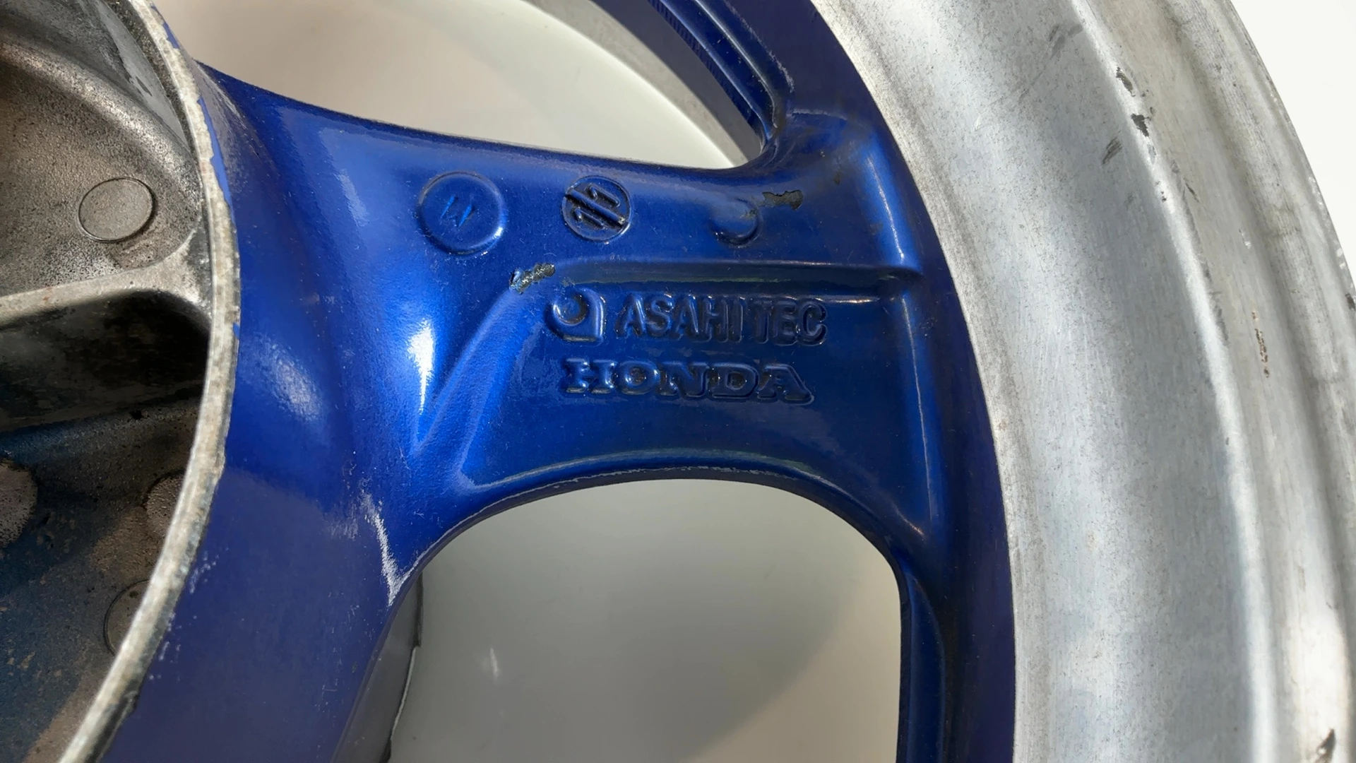 Honda CBR1100XX SC35 1100cc Rear Wheel Rim 1997-2003 OEM 42650-MAT-010 GOR SUUL - Image 8