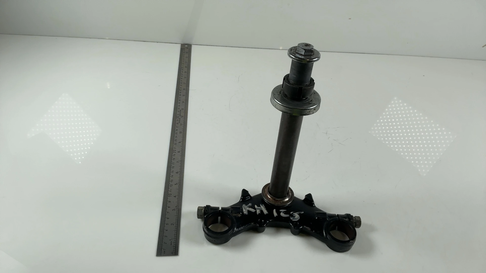 Kawasaki KH125 A 125CC Bottom Lower Triple Tree Fork Yoke 1976-79 OEM 44037-1113 - Image 4