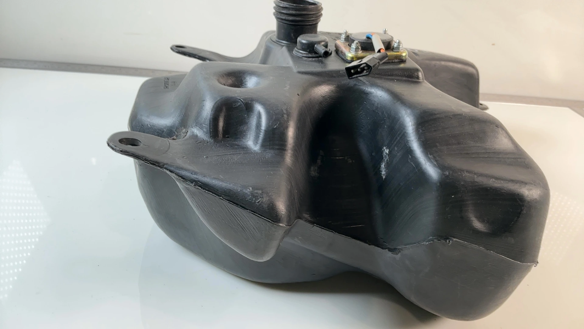 Aprilia SR 50 125 150 Fuel Gas Petrol Tank 1997-2005 OEM AP8239471 Piaggio PA6 - Image 4