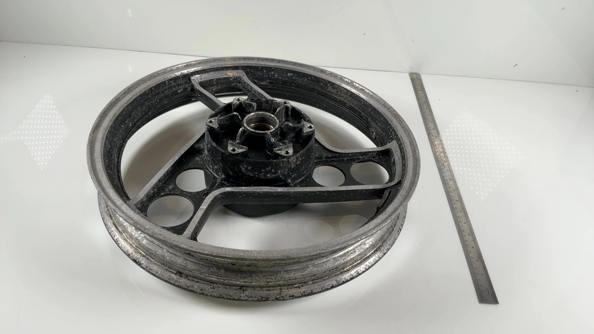 Yamaha FJ600 51J 600cc Rear Wheel Rim 1984-1985 OEM 33M-25338-00-98 - Image 3