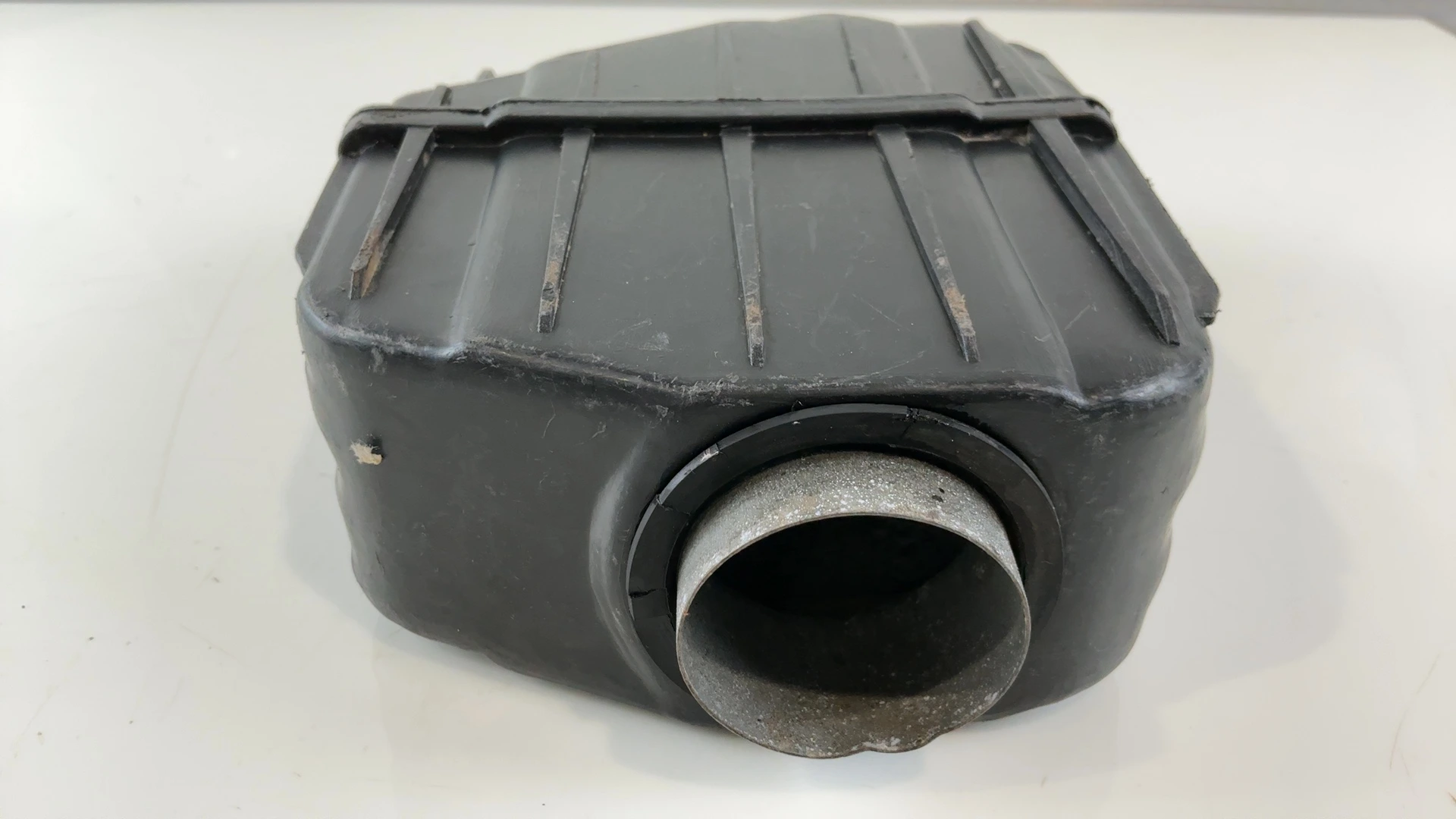 Yamaha XS400 XS360 400 CC Air Filter Box 1977-1983 OEM 2A2-14411-00-00 - Image 3