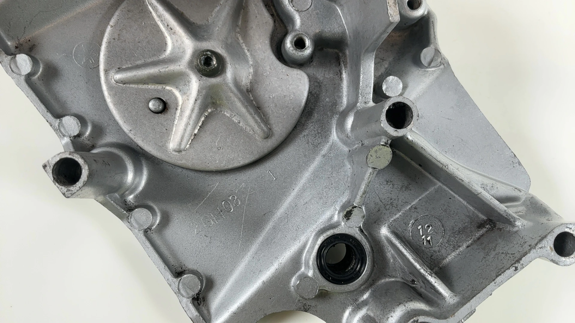 Yamaha FZR1000 FZR 1000 CC Front Sprocket Cover 1989-1990 OEM 2GH-15410-00-00 - Image 6