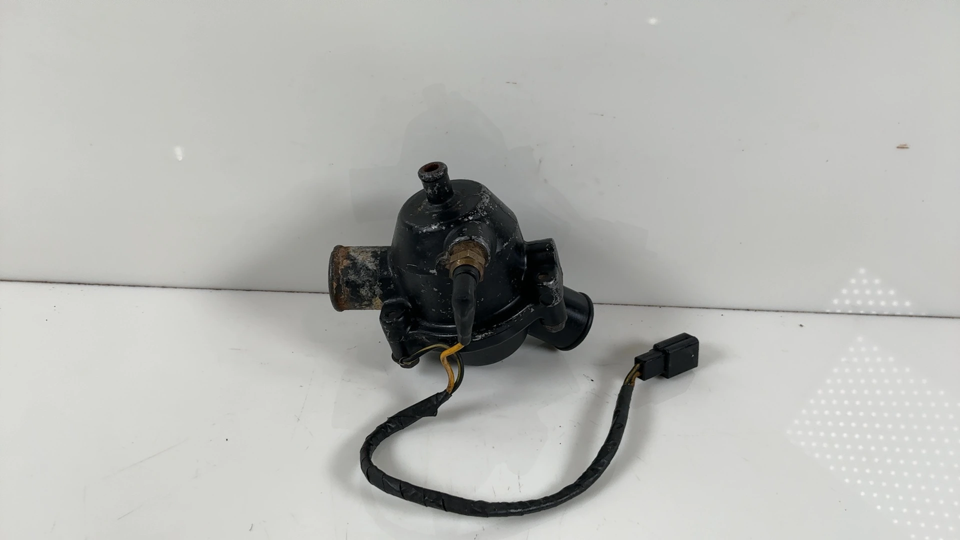Kawasaki ZXR750L ZX750L 750cc Thermostat Housing 1993-1995 OEM 16160-1191 - Image 2