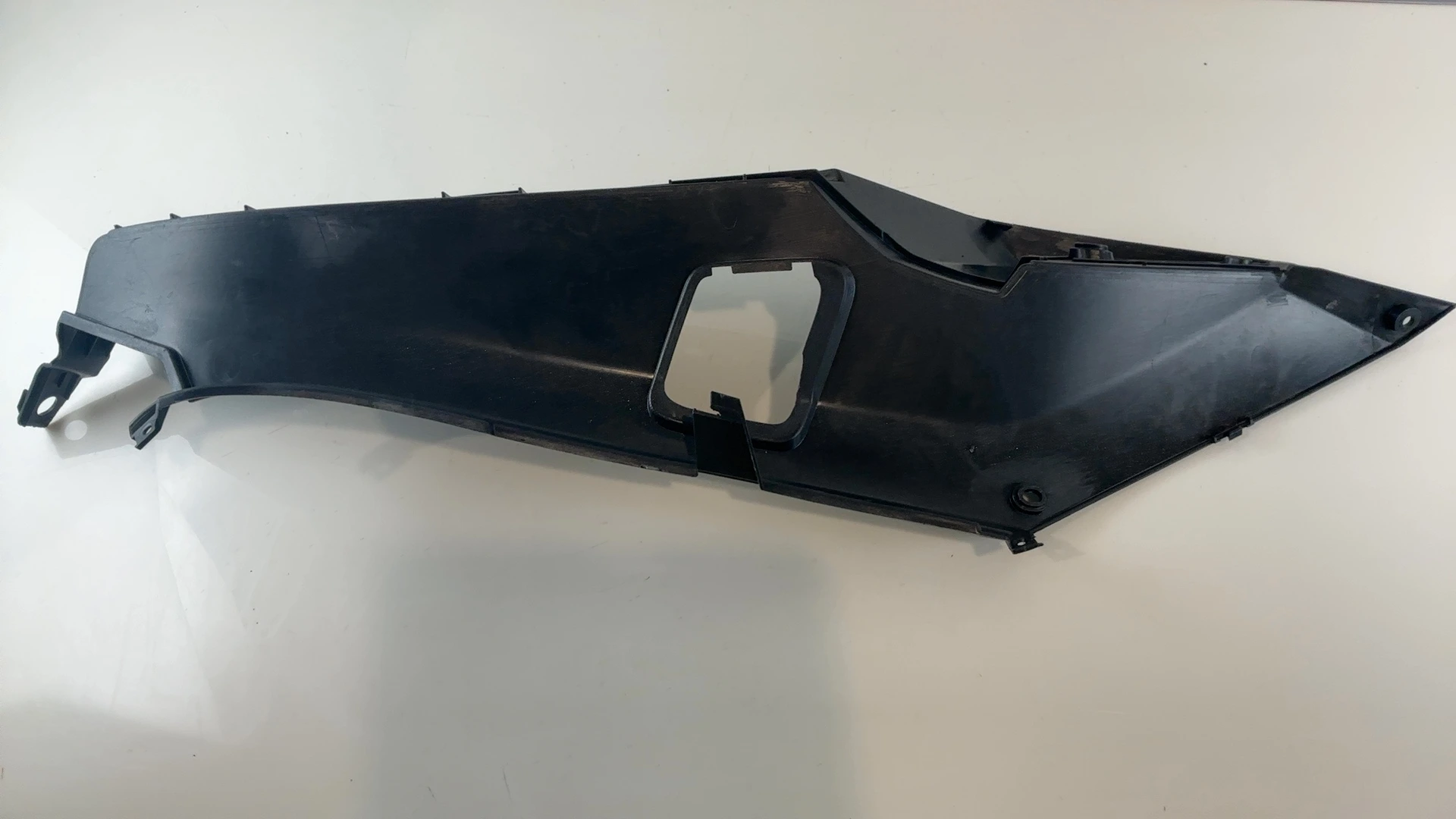 Peugeot Satelis 250 250CC Left Foot Peg Rest Mount Bracket 2006-12 1176698300 - Image 1
