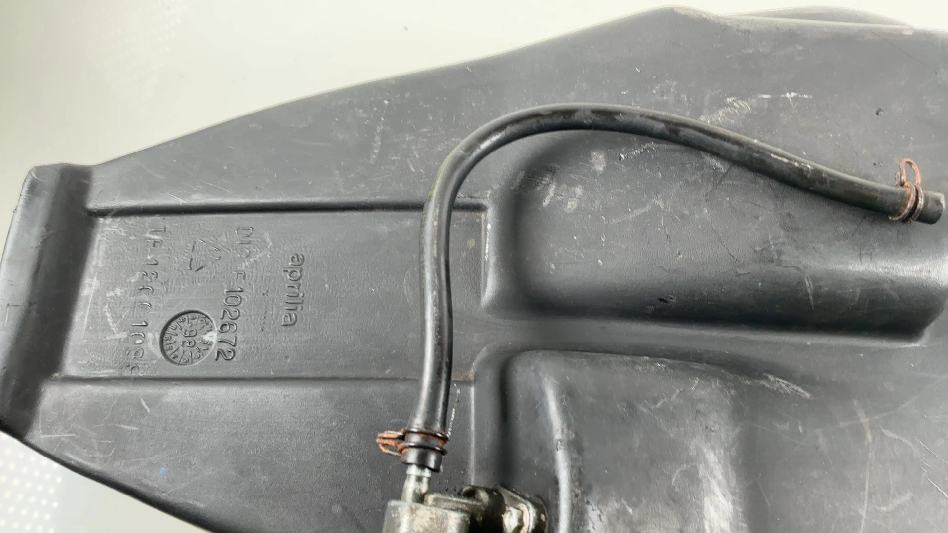 Aprilia RS 125 RS125 125cc Fuel Petrol Tank 1999-2005 OEM AP8139124 - Image 4