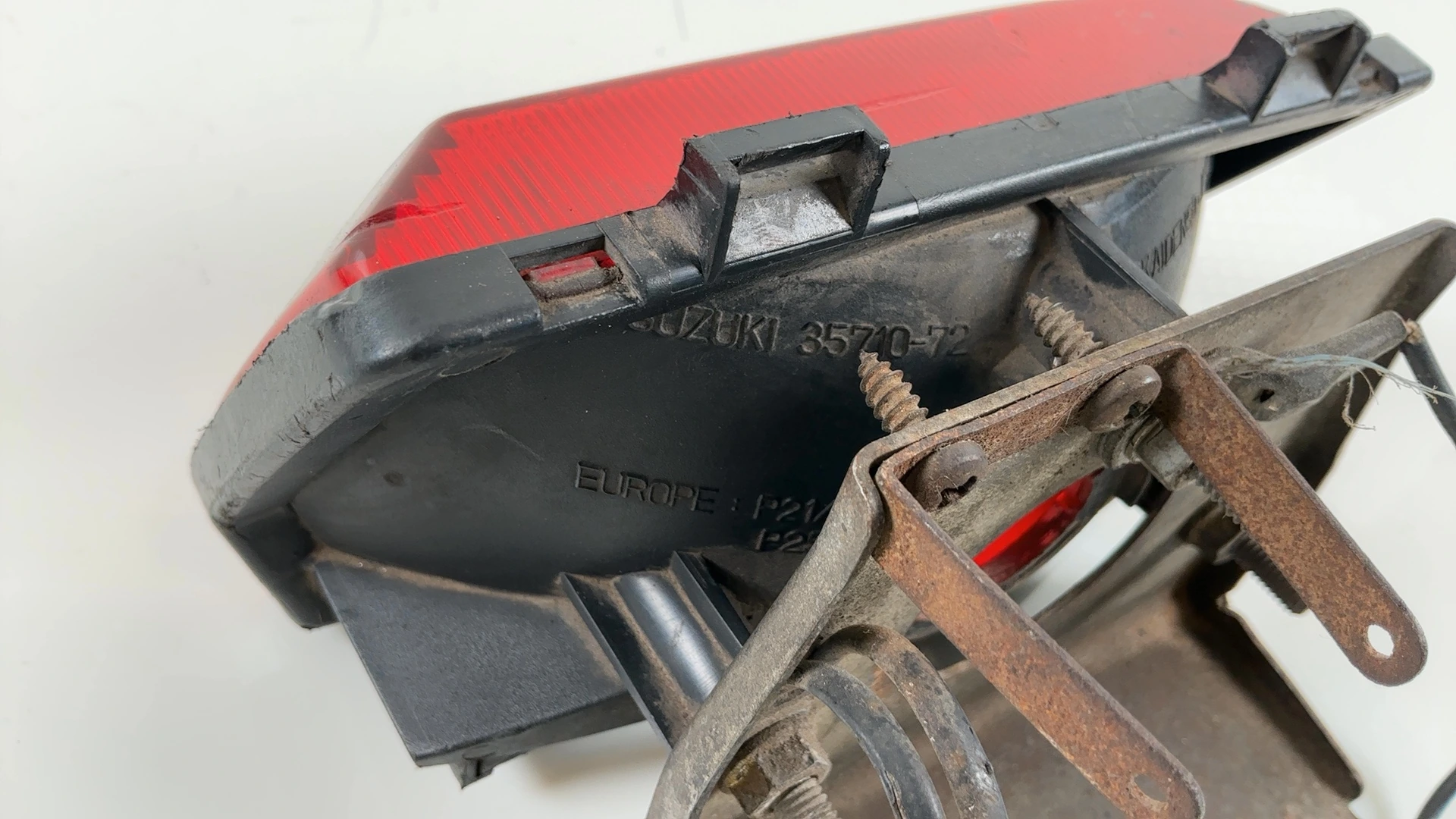 Suzuki GSX-R1100 GV73 1100 Tail Light 1989-1992 OEM 35710-17C10 - Image 8