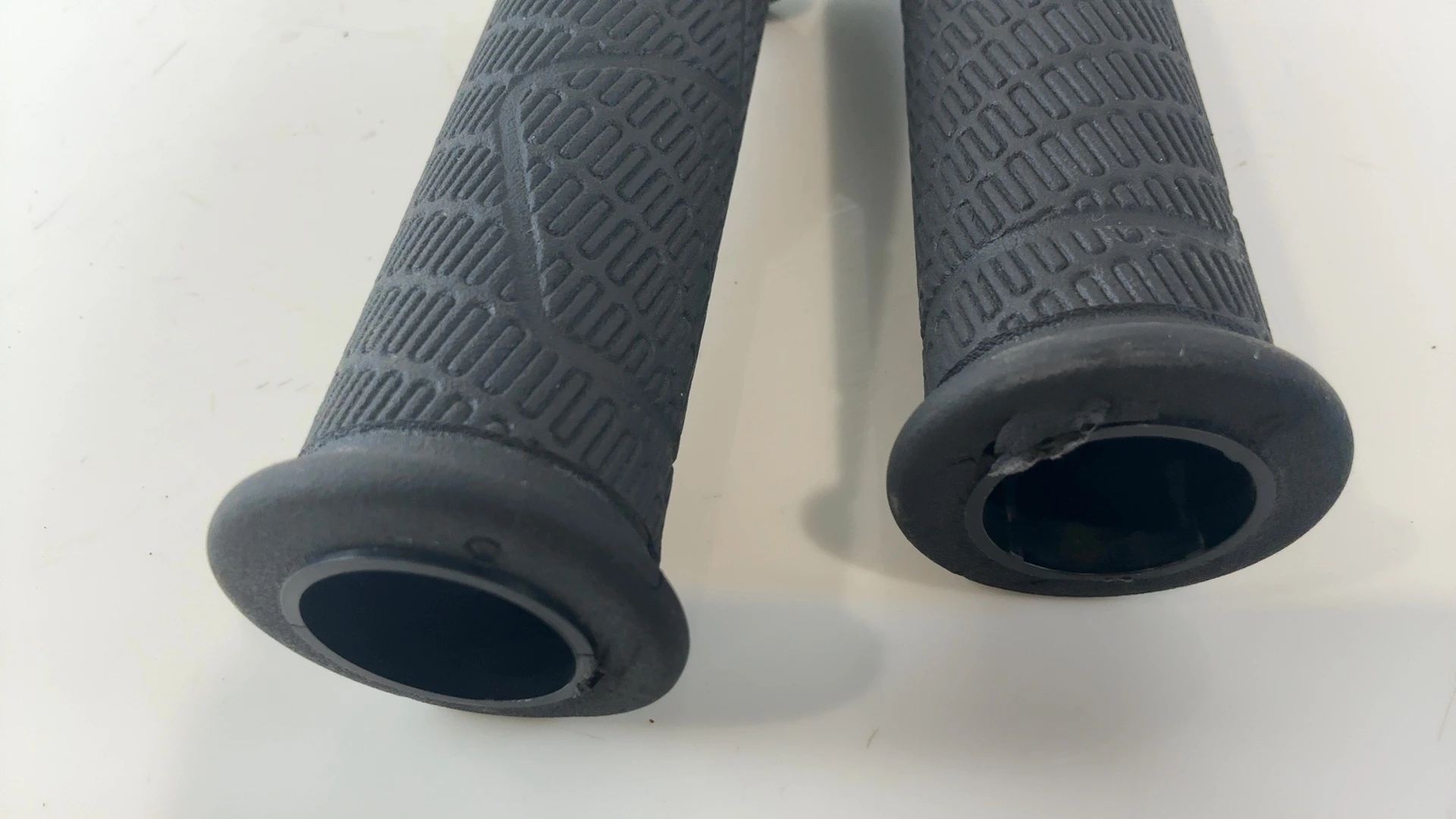 KTM Super Adventure 1290 890 790 CC Handlebar Grip 2017-2024 OEM 60702039100 - Image 4