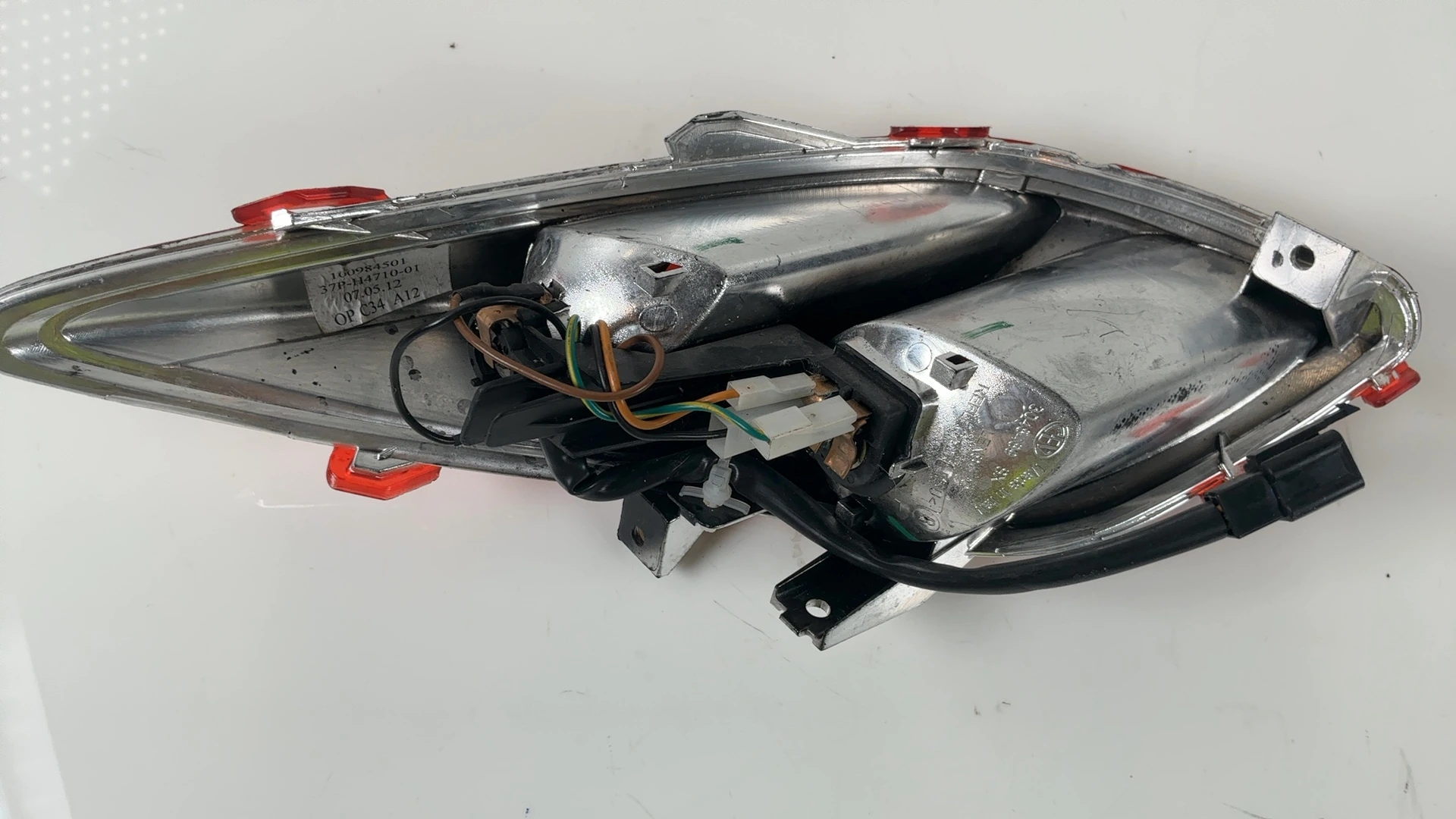 Yamaha XMAX YP125R 125cc Left Rear Tail Light 2010-2013 OEM 37P-H4710-01 - Image 7