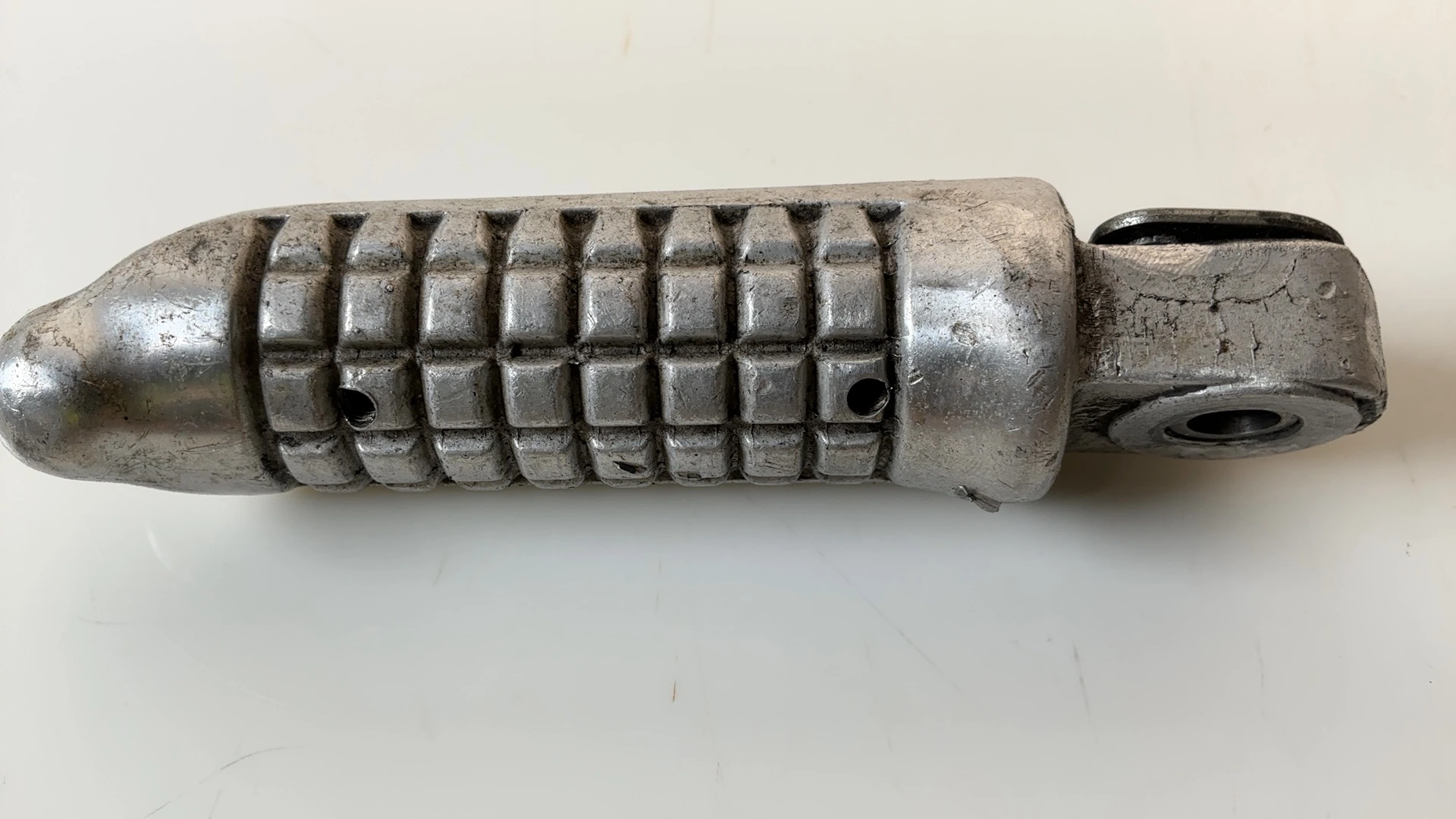 Suzuki GSX-R 750 GR75A 750cc Rear Right Footrest Peg 1985-1987 OEM 43601-27A00