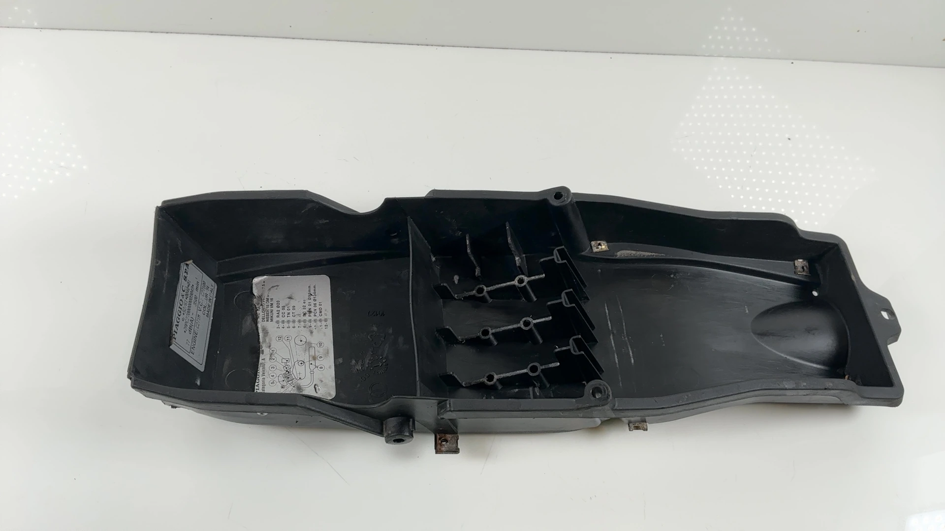 Gilera DNA 50 50cc Under Seat Storage Tray Inner Fender 2000-2006 OEM 575775 - Image 6