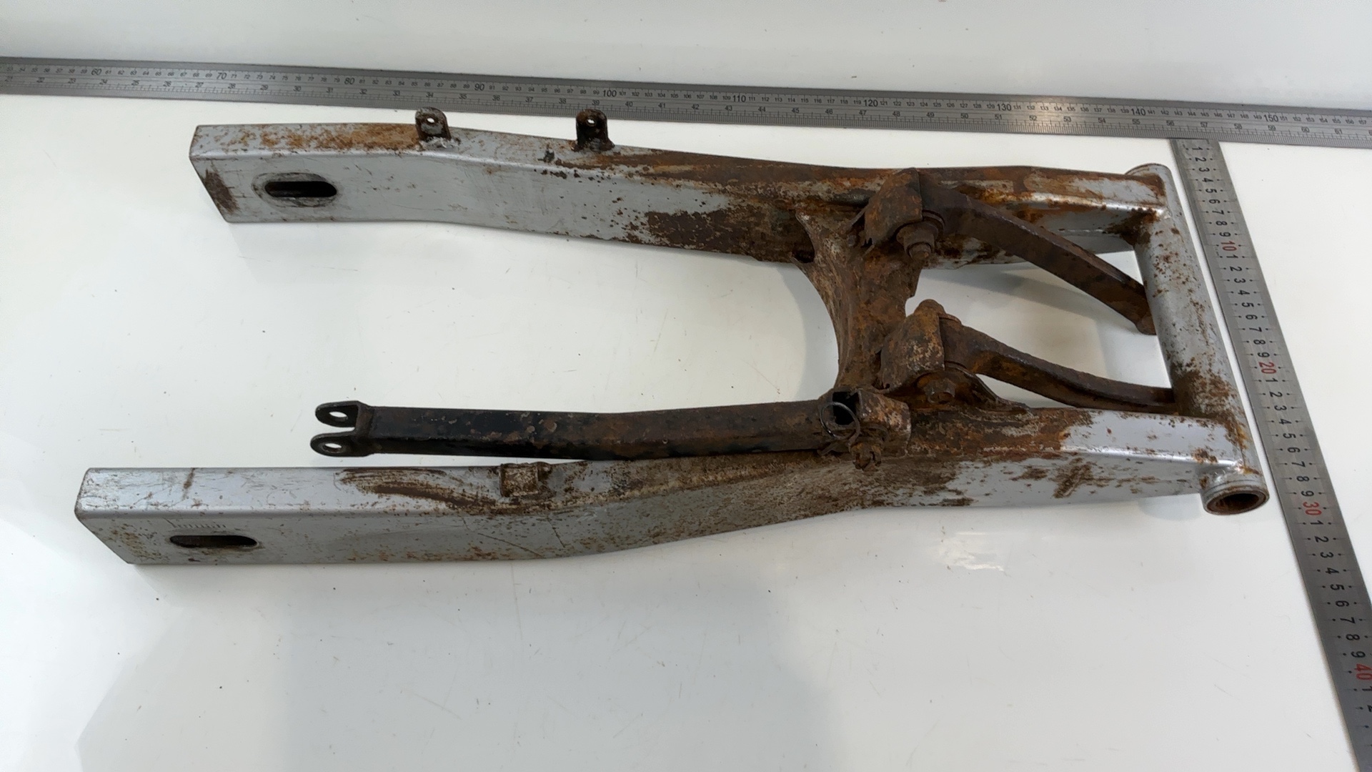 Suzuki Katana GSX600F GN72B 600 Swingarm 1988-1997 OEM 61000-19C10-13L - Image 2