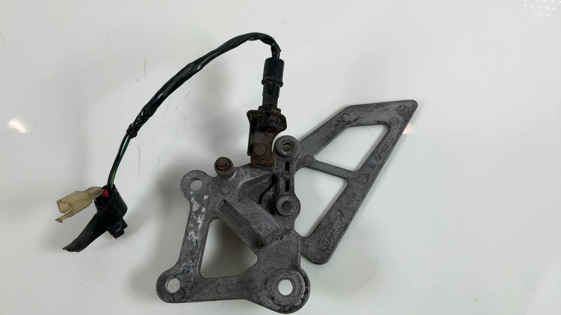 Kawasaki Ninja ZX-6R ZX600 600cc Front Right Footpeg Hanger 1995-1997 35011-1553 - Image 22