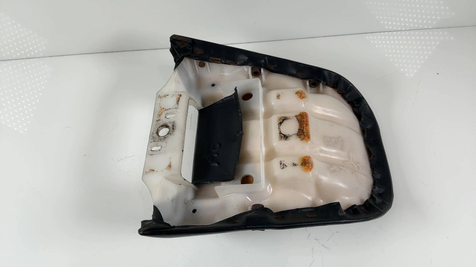 Suzuki Katana GSX600F 600 Rear Passenger Seat 1988-1997 OEM 45300-19C00 - Image 4