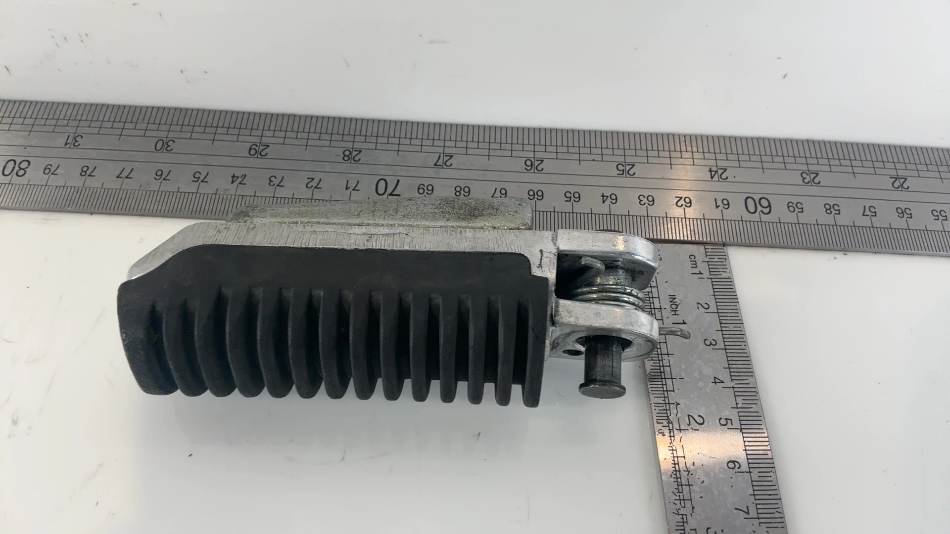 Suzuki Bandit GSF1200 Rear Right Pillion Foot Rest Peg 1996-2006 OEM 43610-40C00 - Image 3