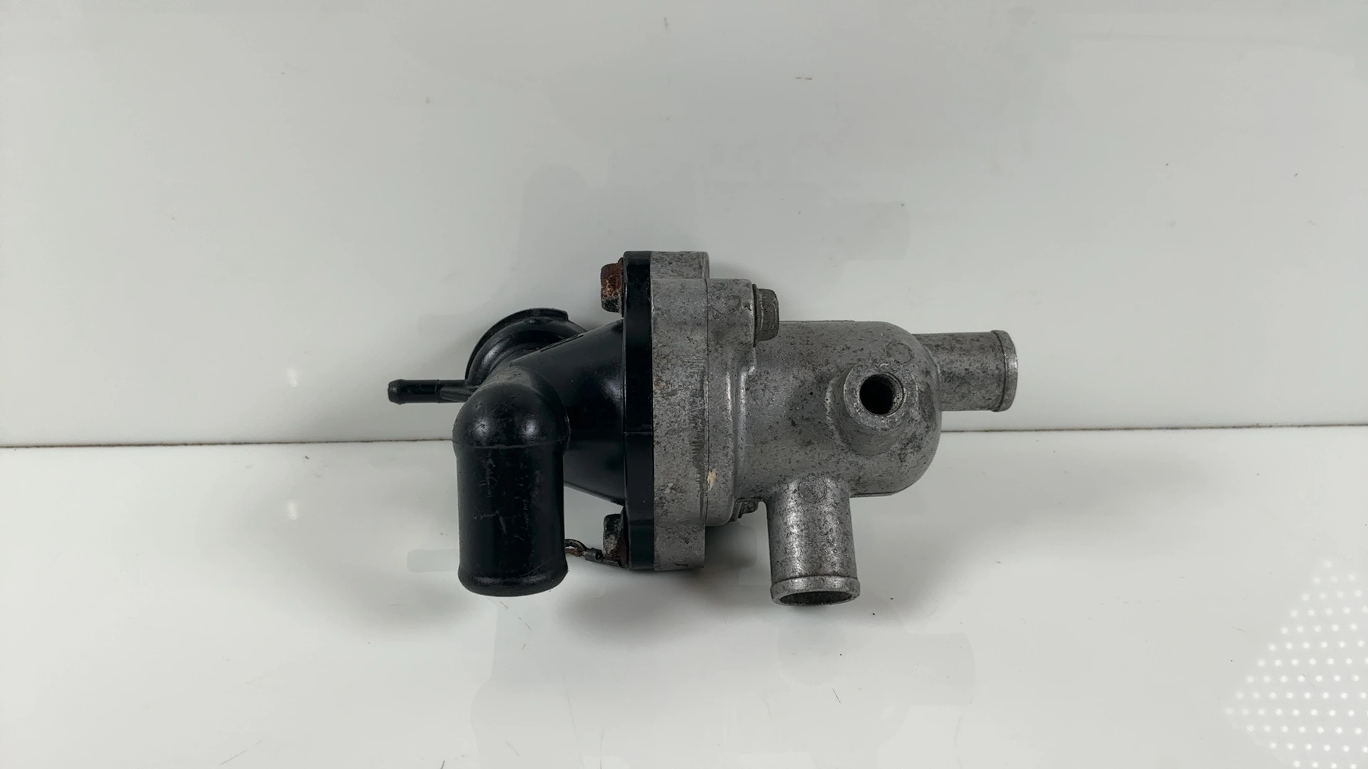 Suzuki RF600R GN76A 600cc Thermostat Housing 1993-1996 OEM 17662-21E00 - Image 1