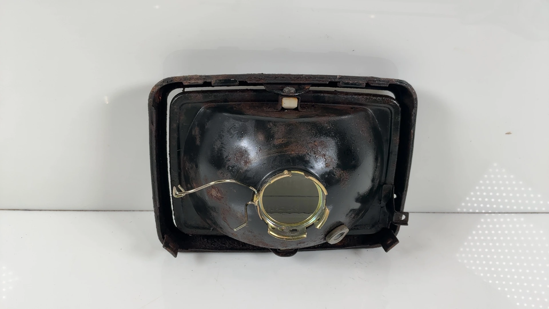 Kawasaki GPZ 305 EX305B Headlight Assembly 1983-1990 23007-1052 Stanley 001-2723 - Image 2