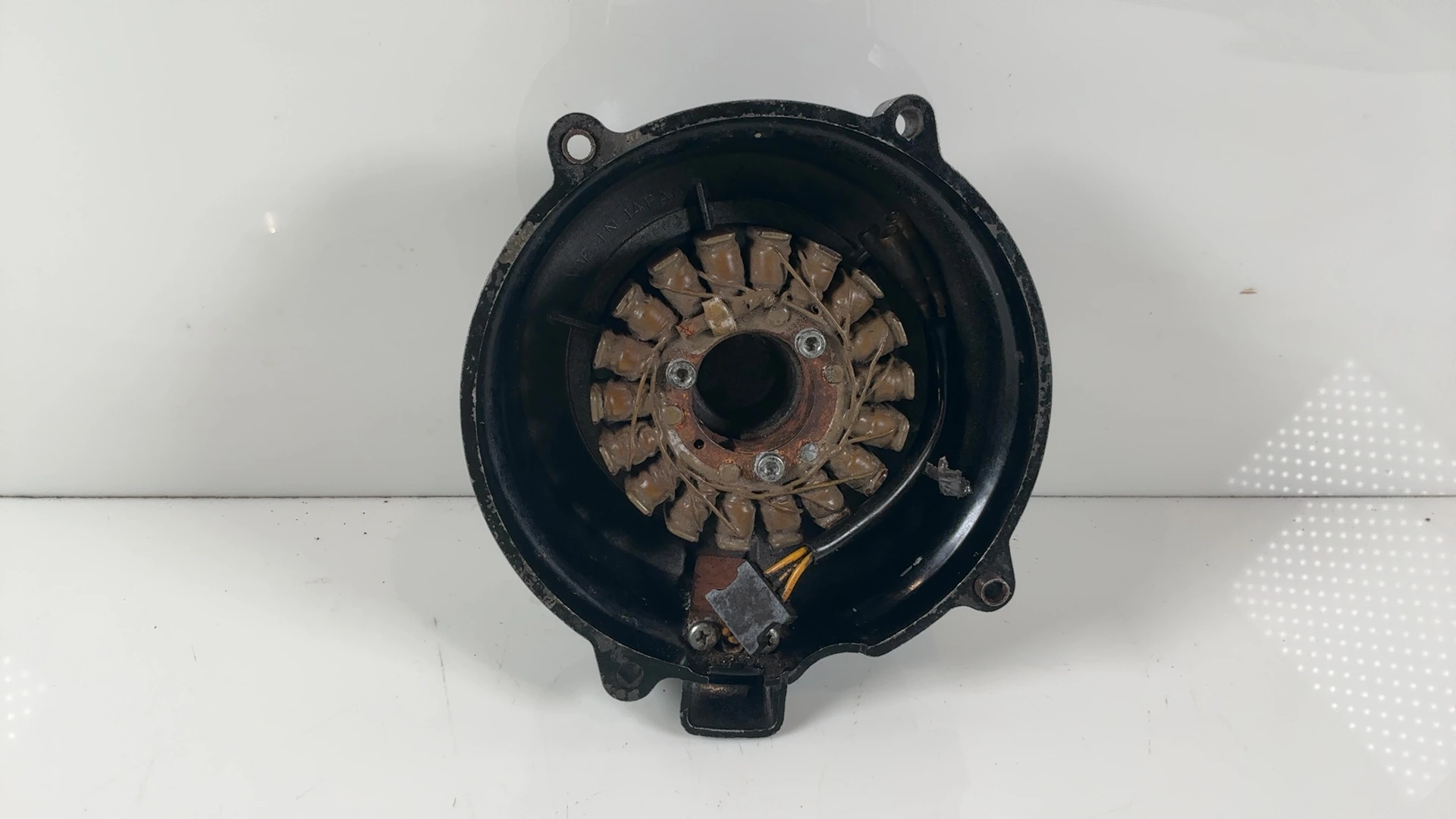 Kawasaki GPz750 ZX750A 750cc Stator Generator Cover 1983-1985 OEM 14031-1115 - Image 2