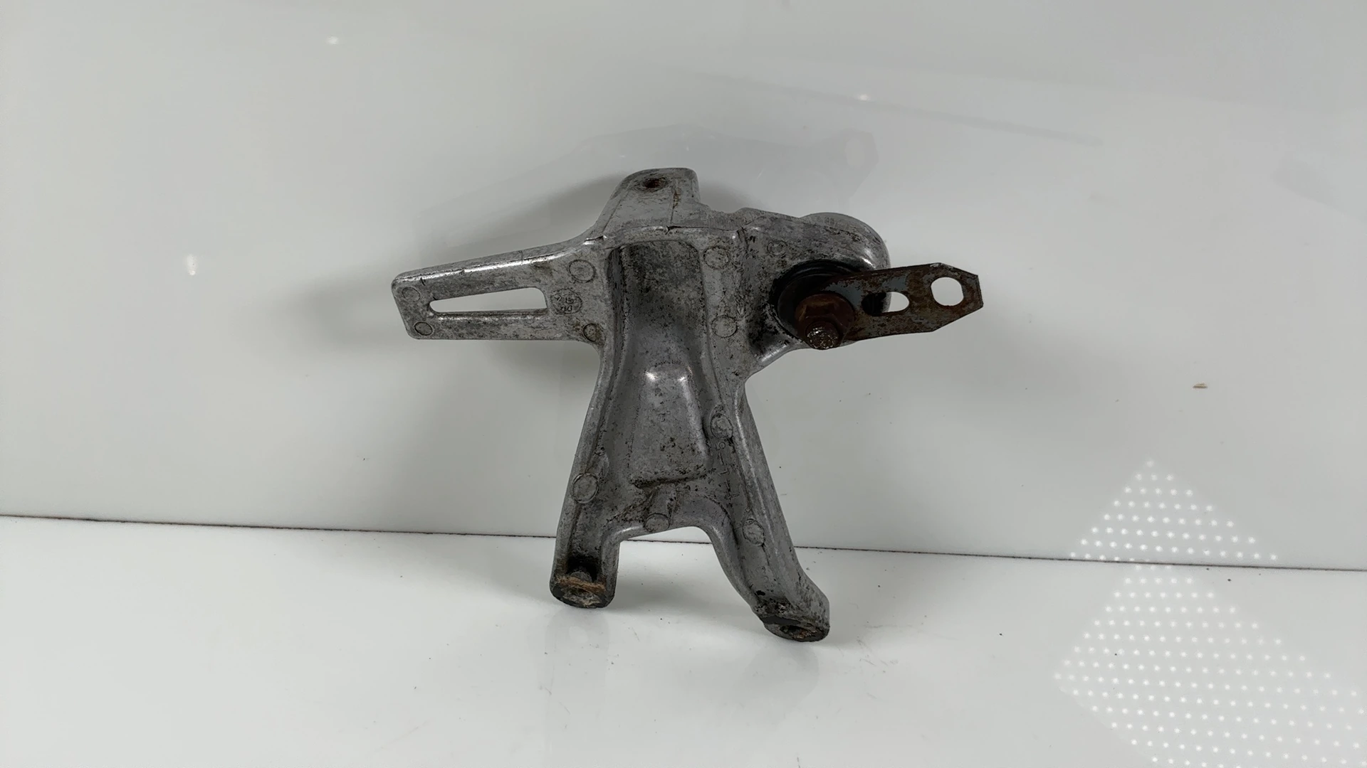 Yamaha FZR 1000 FZR1000 1000cc Right Rear Footrest Bracket 1987-88 2GH-2742L-00 - Image 2