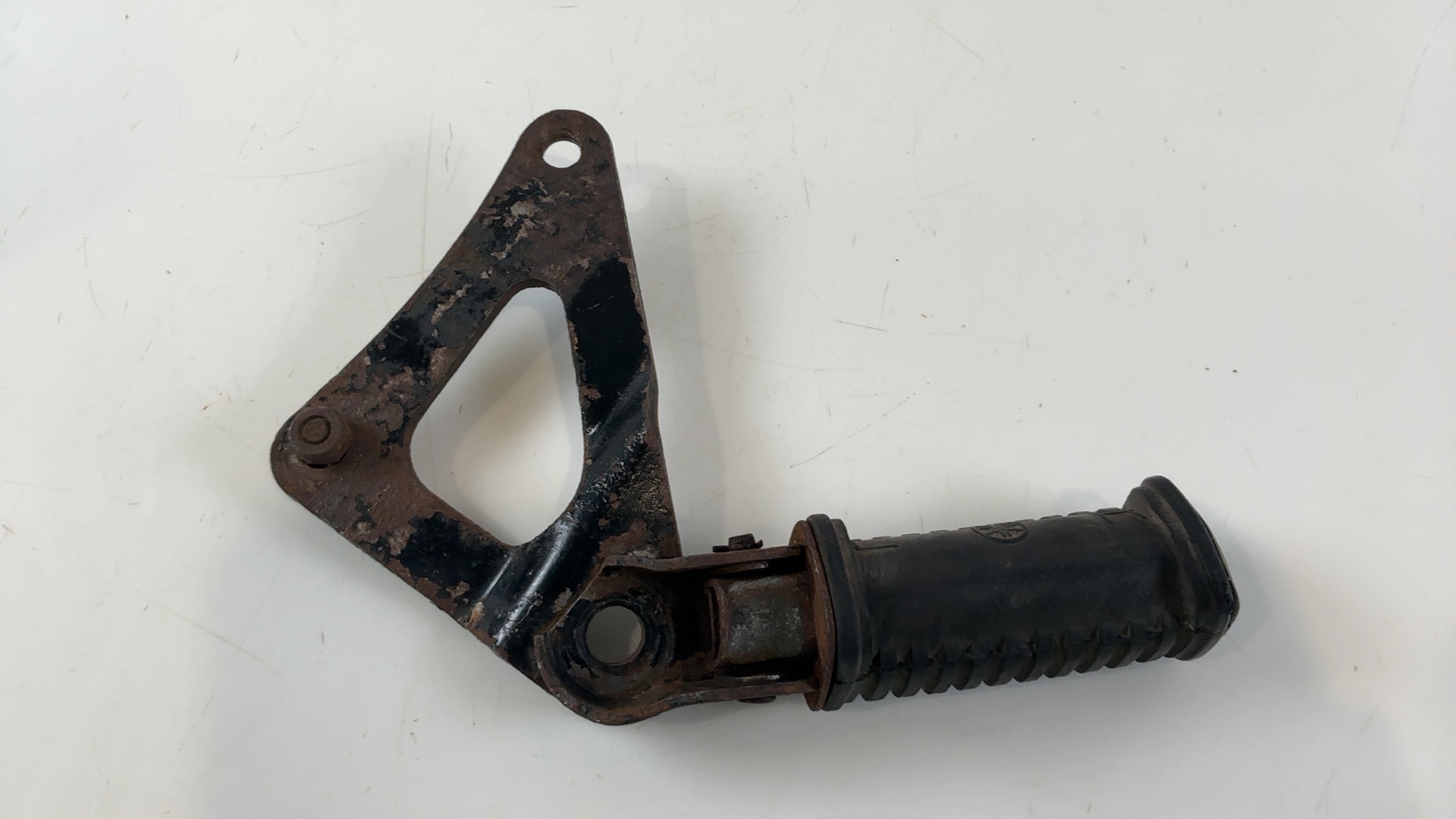 Yamaha XS650 650cc Rear Right Footrest Bracket 1974-1983 OEM 447-27440-01-00 - Image 2
