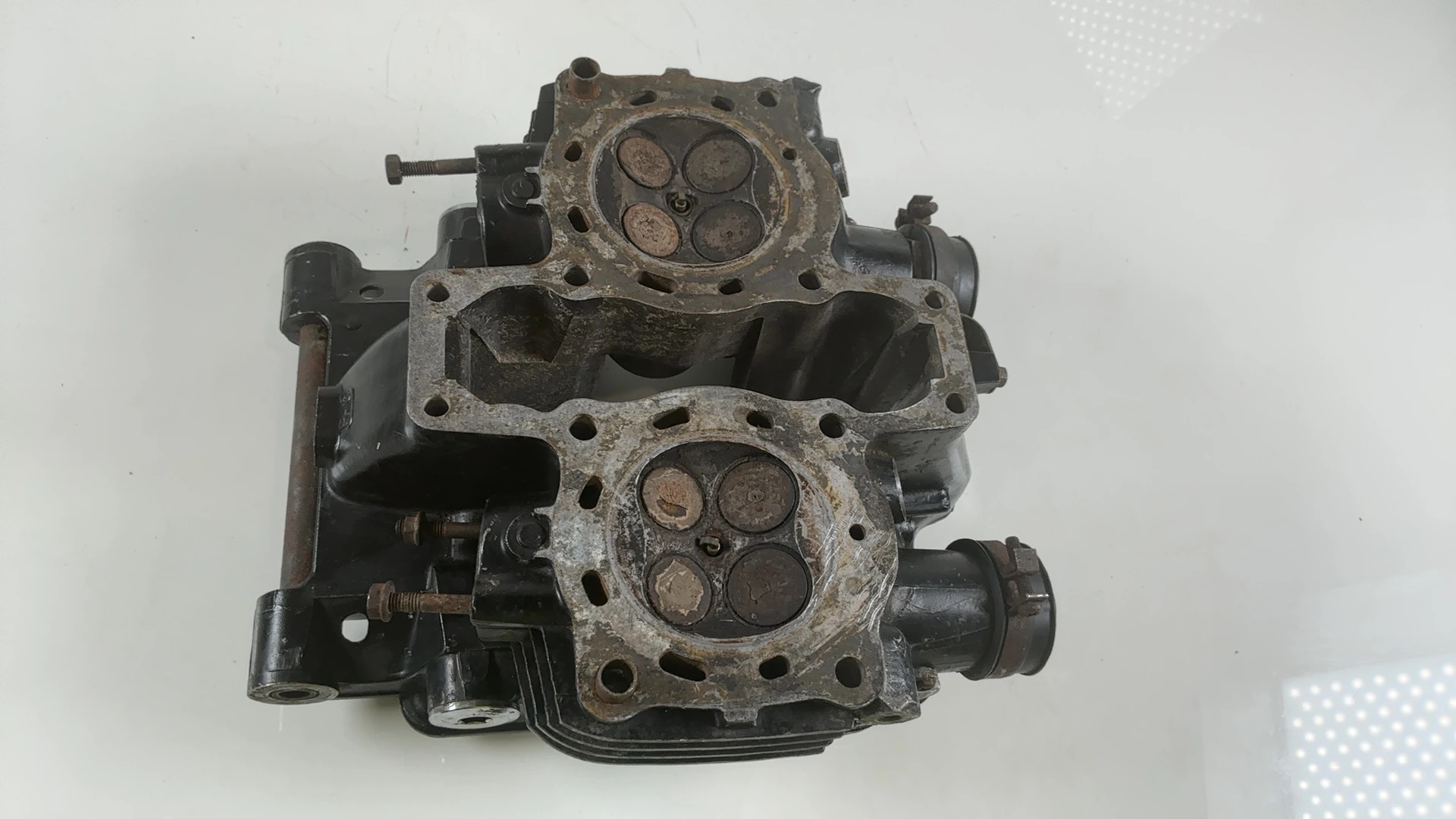 Honda V45 Magna VF750C 750cc Front Cylinder Head 1983-1985 OEM 12210-MB0-305 - Image 7