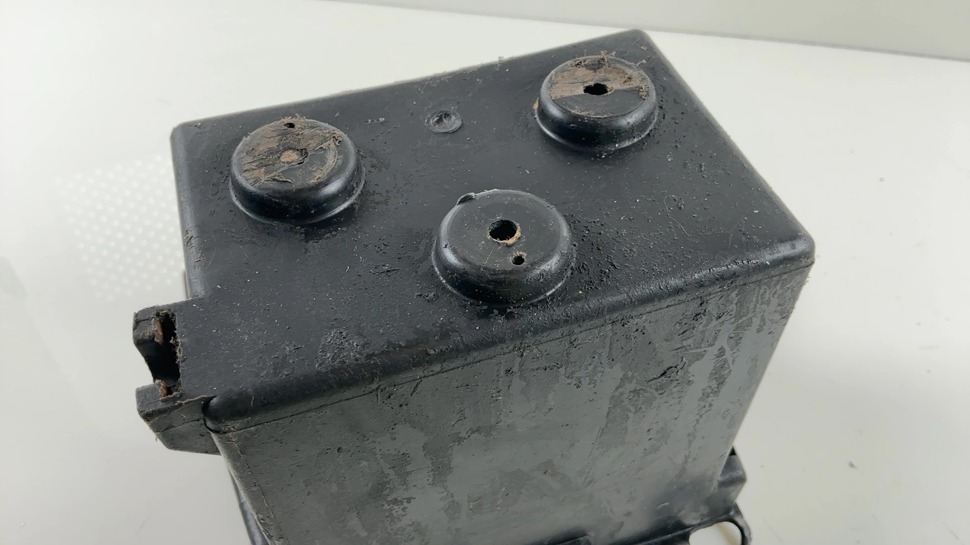 KAWASAKI GPZ900R ZX900A 900CC BATTERY BOX 1984-2003 OEM 32097-1102 - Image 7