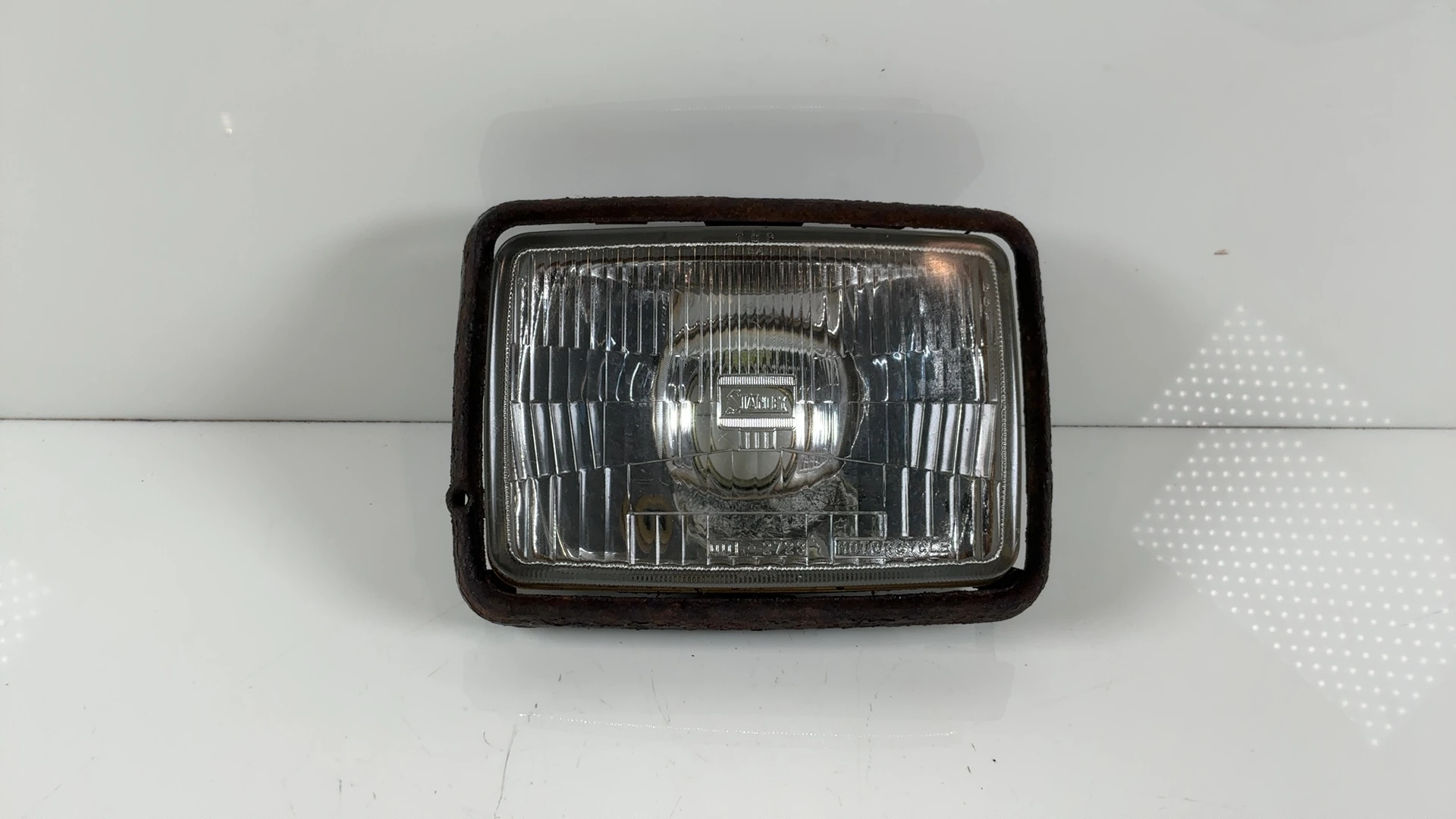 Kawasaki GPZ 305 EX305B Headlight Assembly 1983-1990 23007-1052 Stanley 001-2723 - Image 1